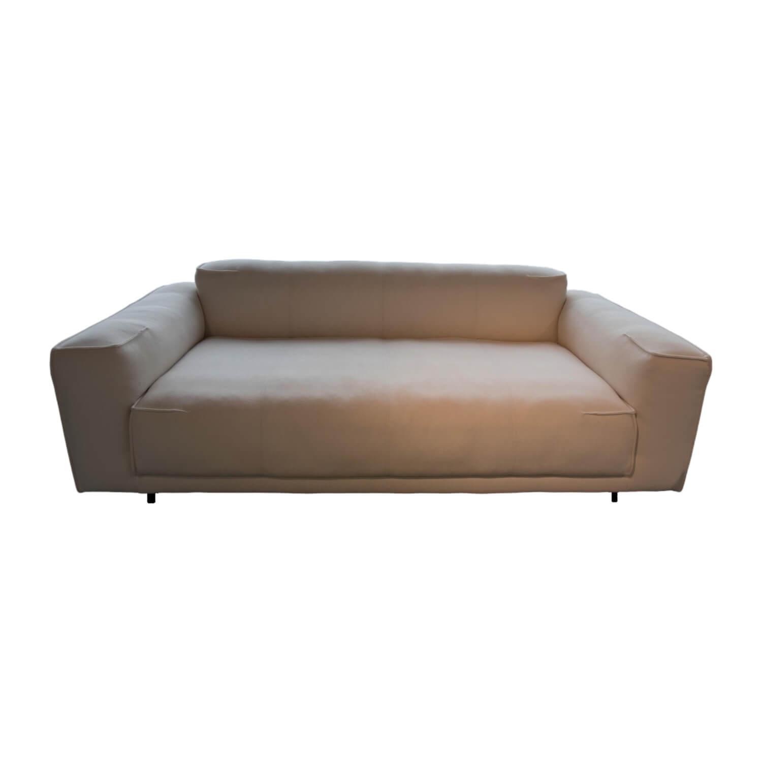 Sofabank 136 Stoff Rohi Credo Snow PG 7800 Weiß Stahlfuß Tiefschwarz RAL 9005