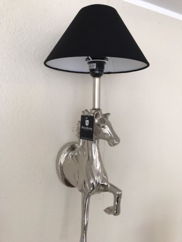 Edle Wandlampe mit Pferdekopf