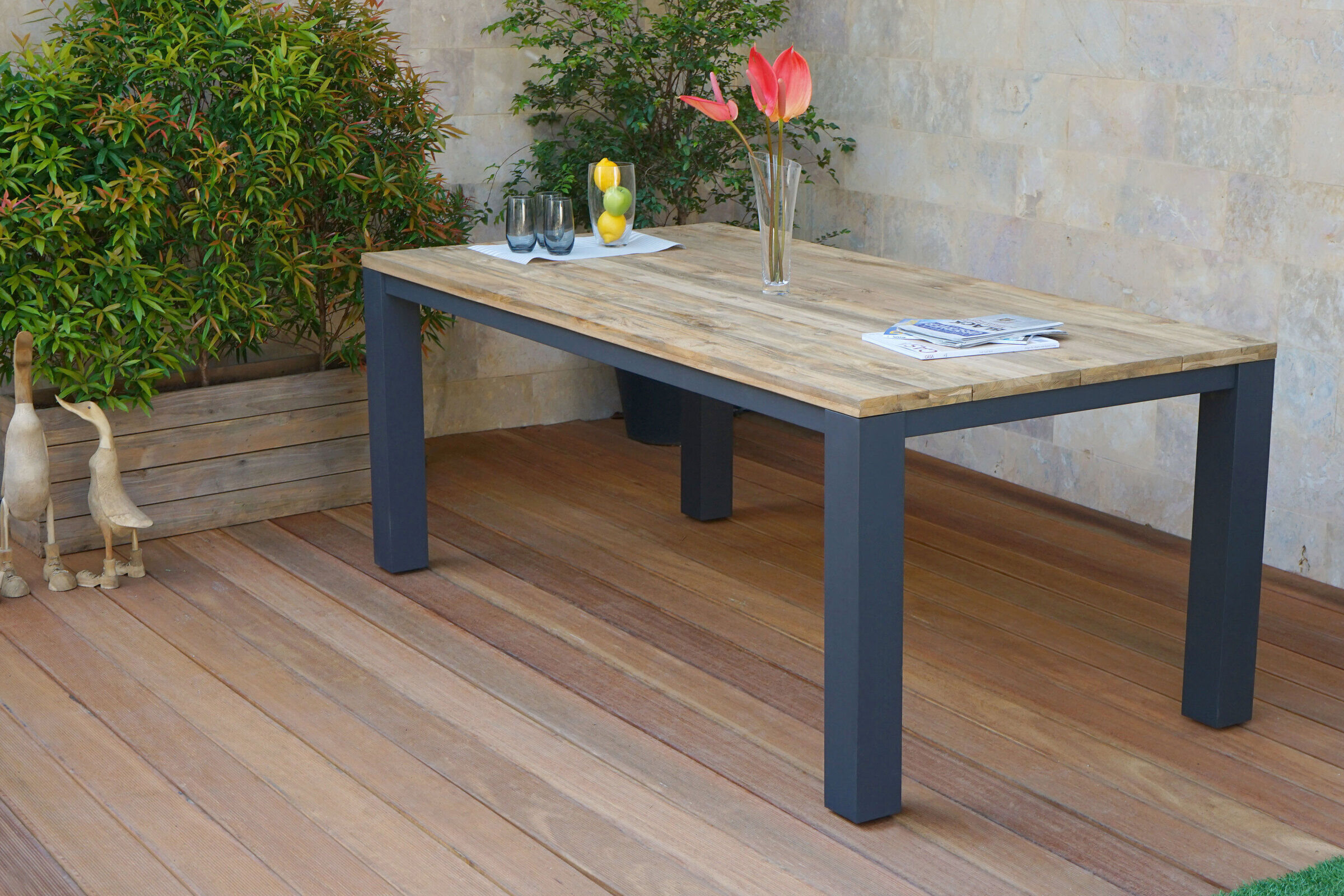 OUTFLEXX Oxford Esstisch, dark grey/natur, Alu/recycled FSC®-Teak, 200x90x76cm, rustikal gebürstet