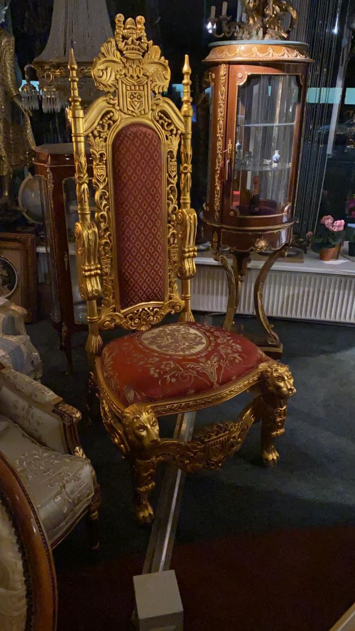 King & Queen Lion Chair