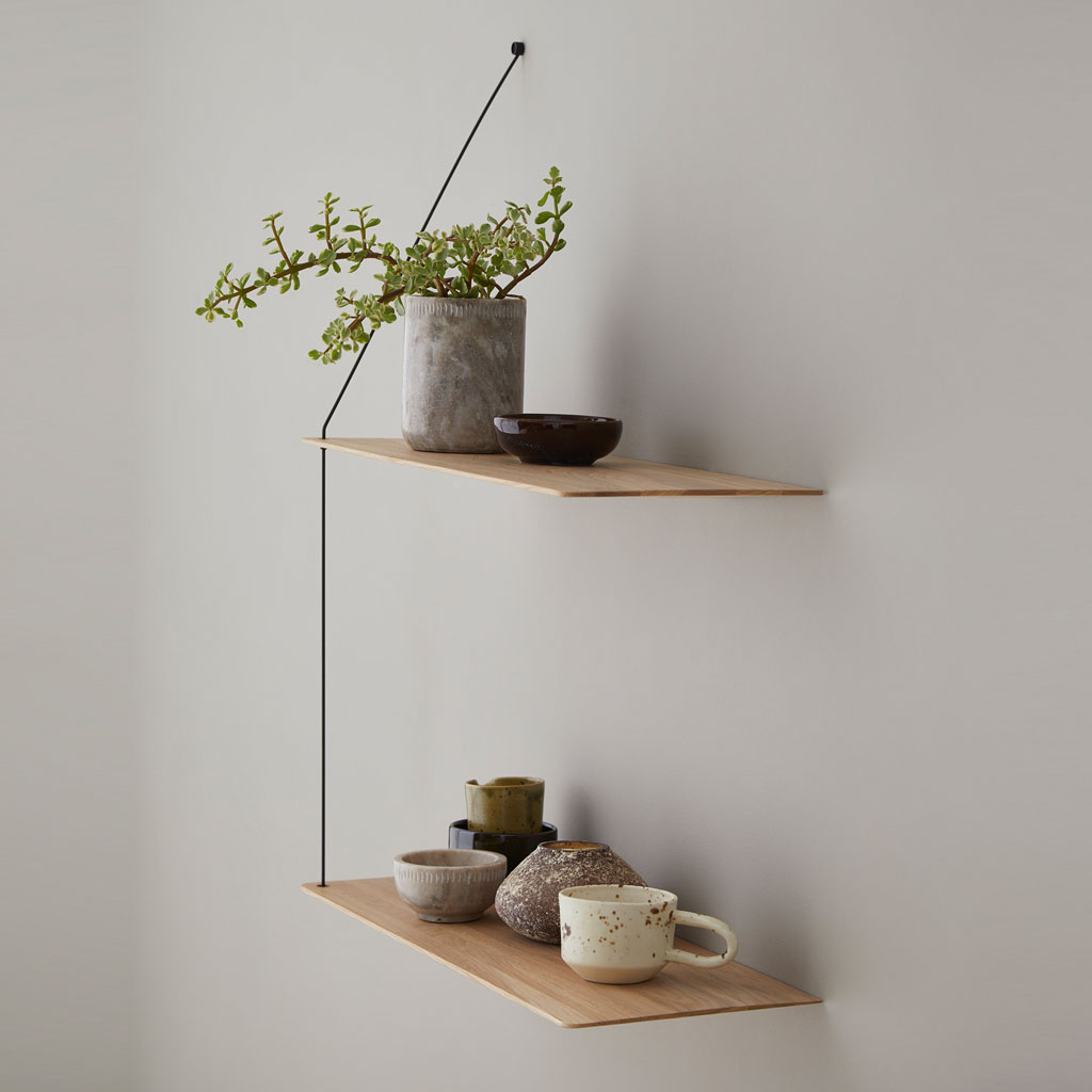 WOUD – Stedge Shelf – Hängeregal aus Holz & Metall im dänischen Design