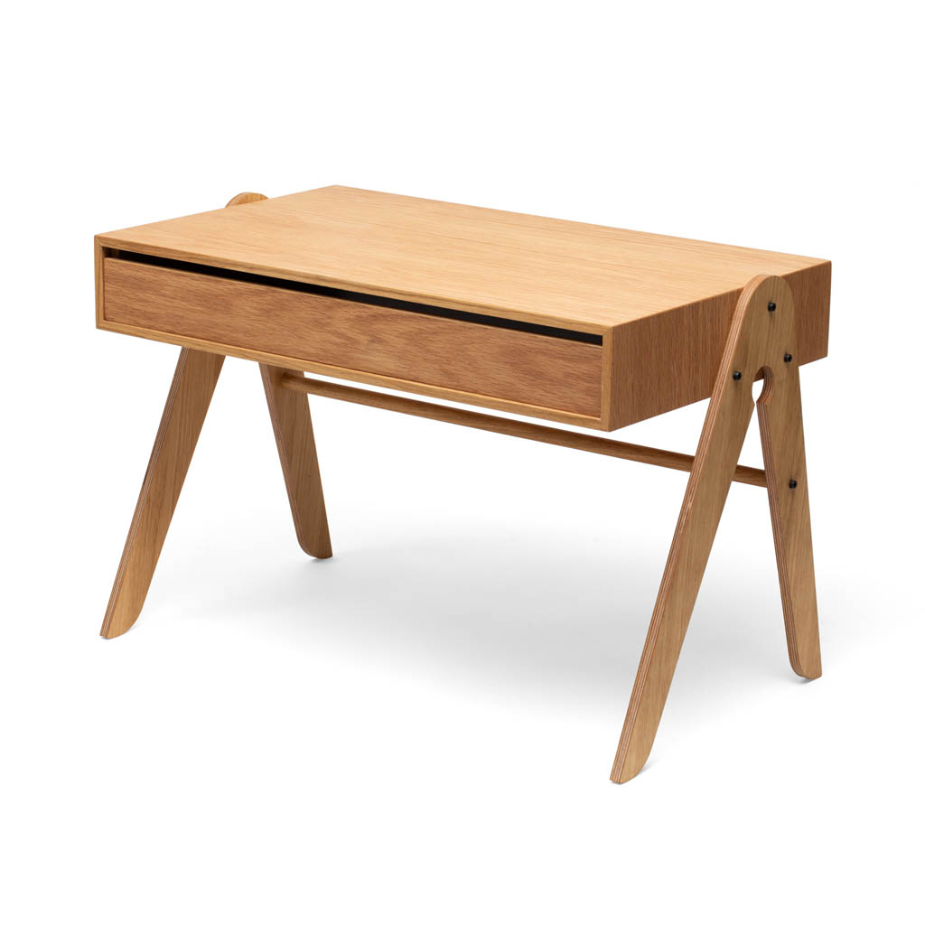 We Do Wood – Geo´s Table – stabiler Kinderschreibtisch aus Eichenholz