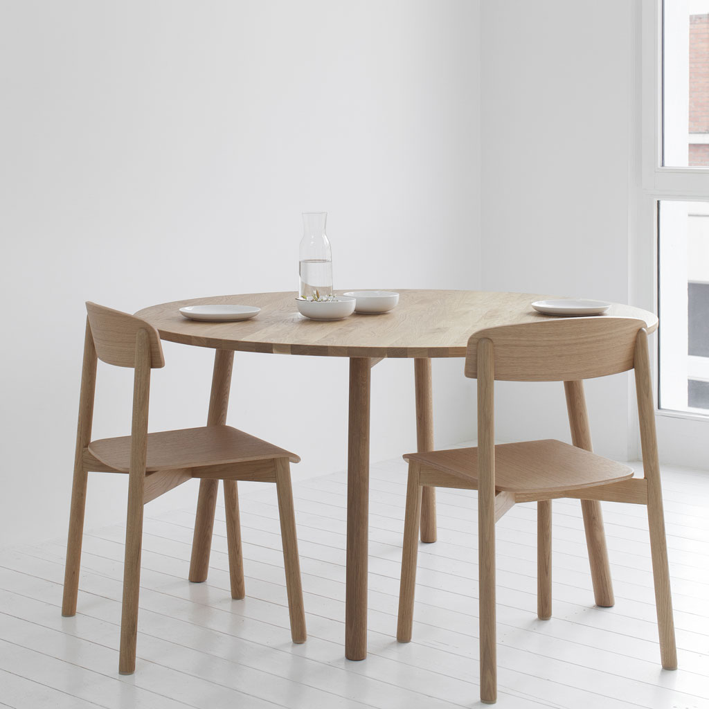 Sattmann – Profile Table Round – runder Tisch aus Holz in Esche/Eiche