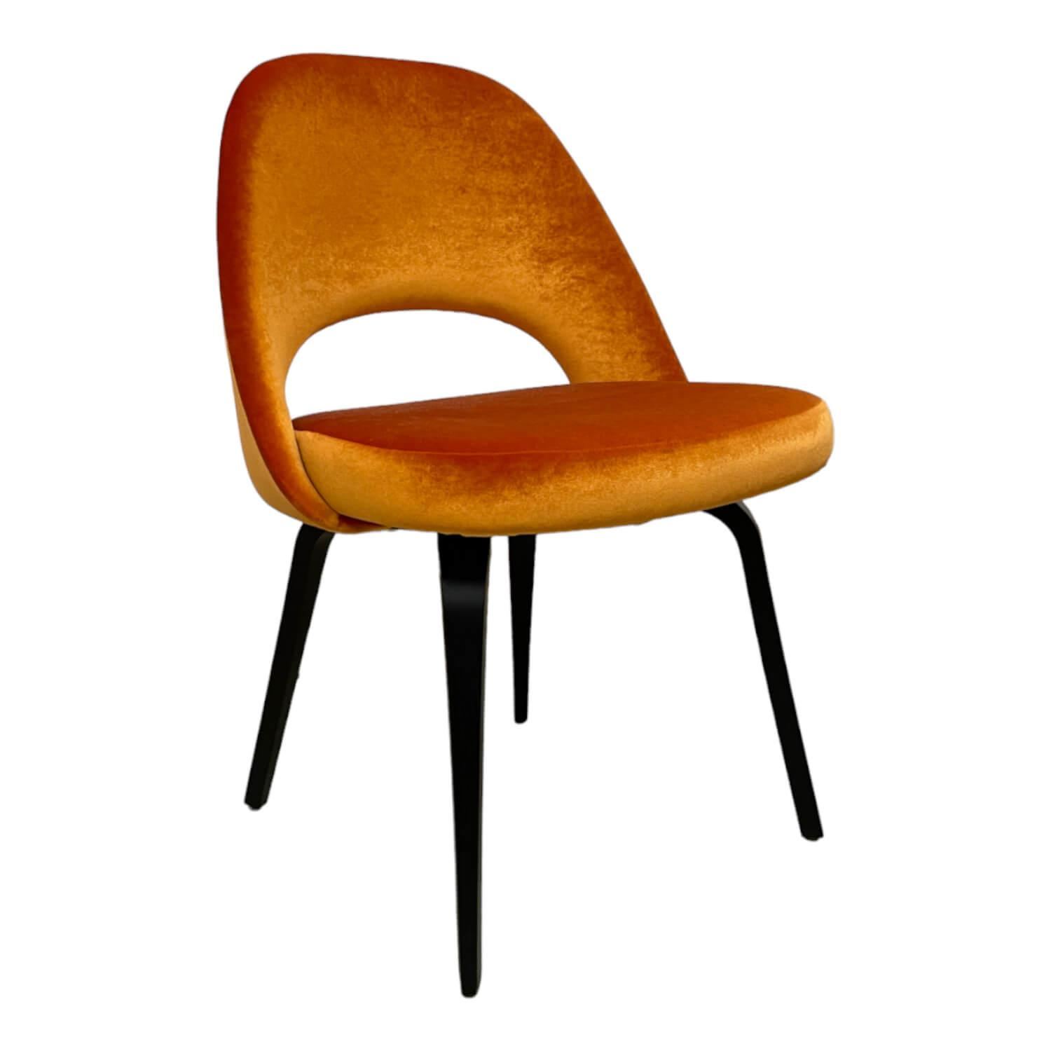 Stuhl Saarinen Conference Chair Stoff Velvet Rosee