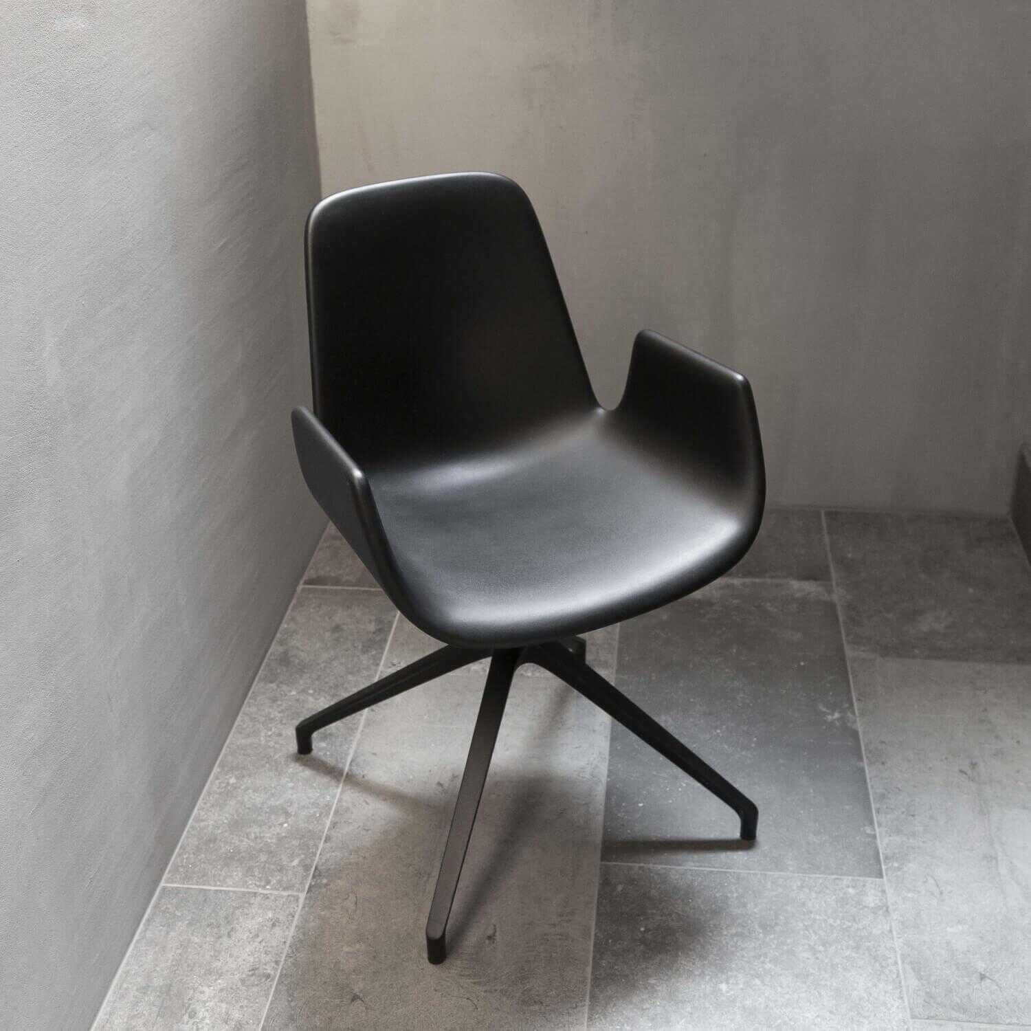 Stuhl Step Armchair Soft Touch Schwarz Drehbar mit Aluminiumgestell