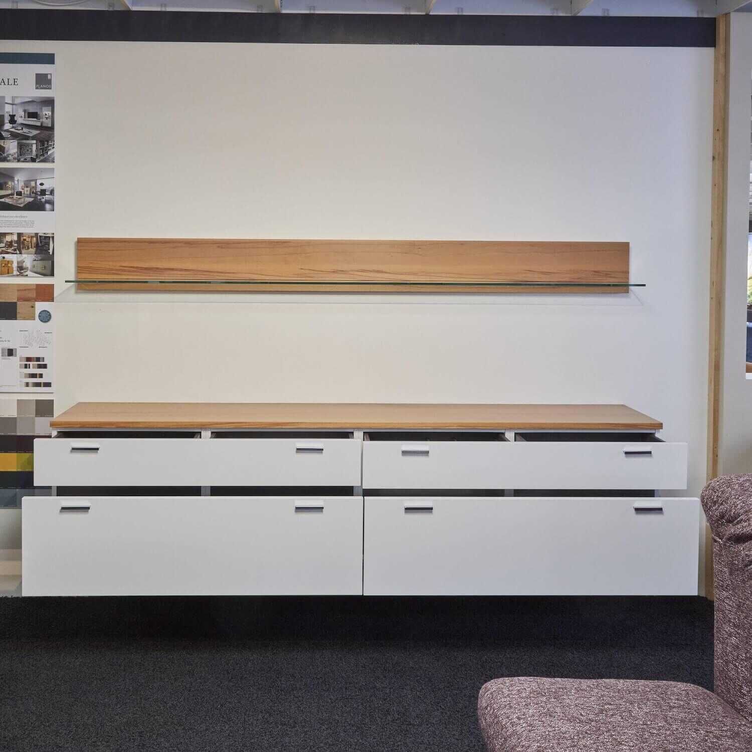 Hängesideboard Lack Weiß Kernbuche Mit Wandboard Chrom Glänzend