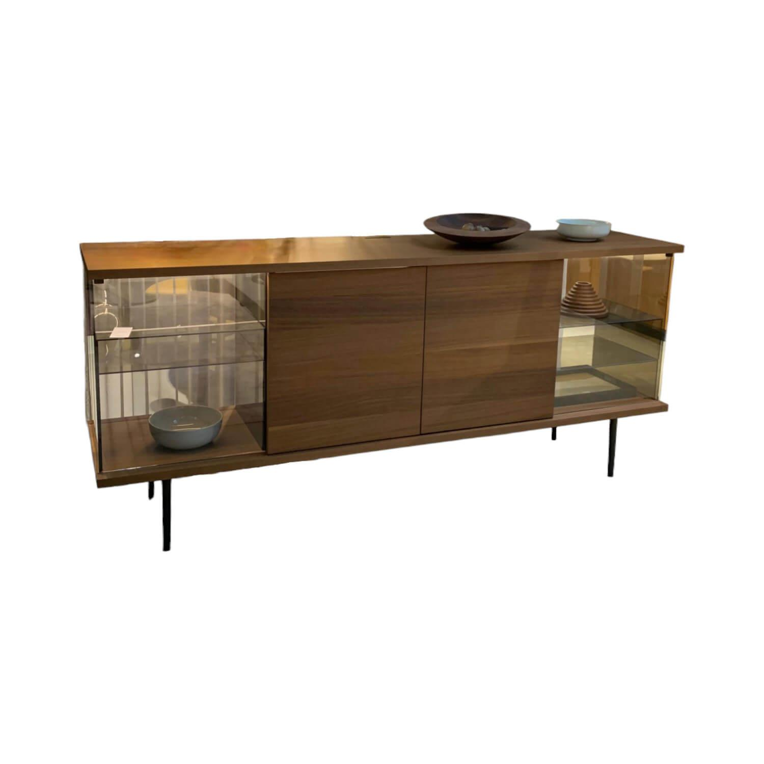 Sideboard The Farns S2700 Nussbaum Mit Splintholz Geölt Mit Glas Gestell Pulverb…