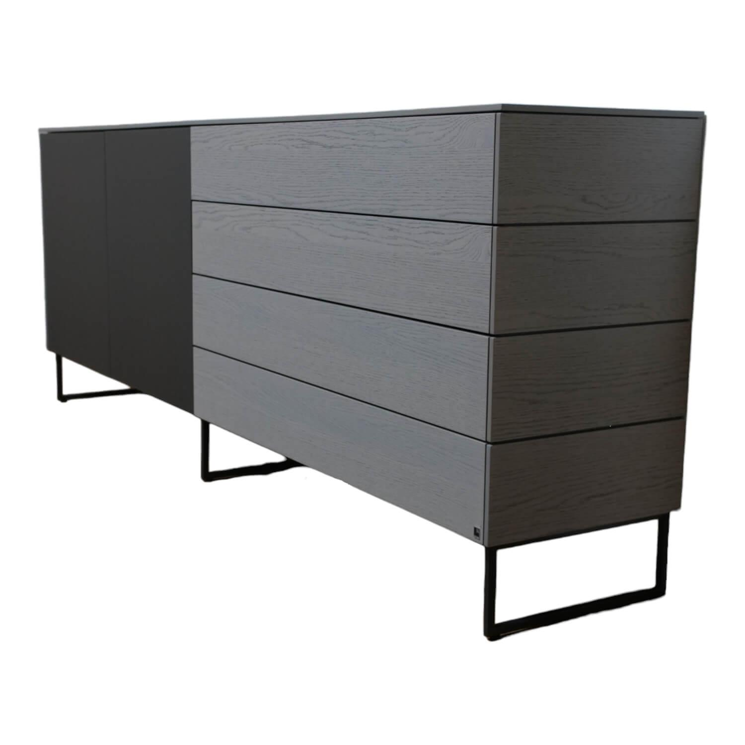 Sideboard Modell Wk 420 Viva in Eiche Grau Mattglas Lack Schwarz mit push top op…