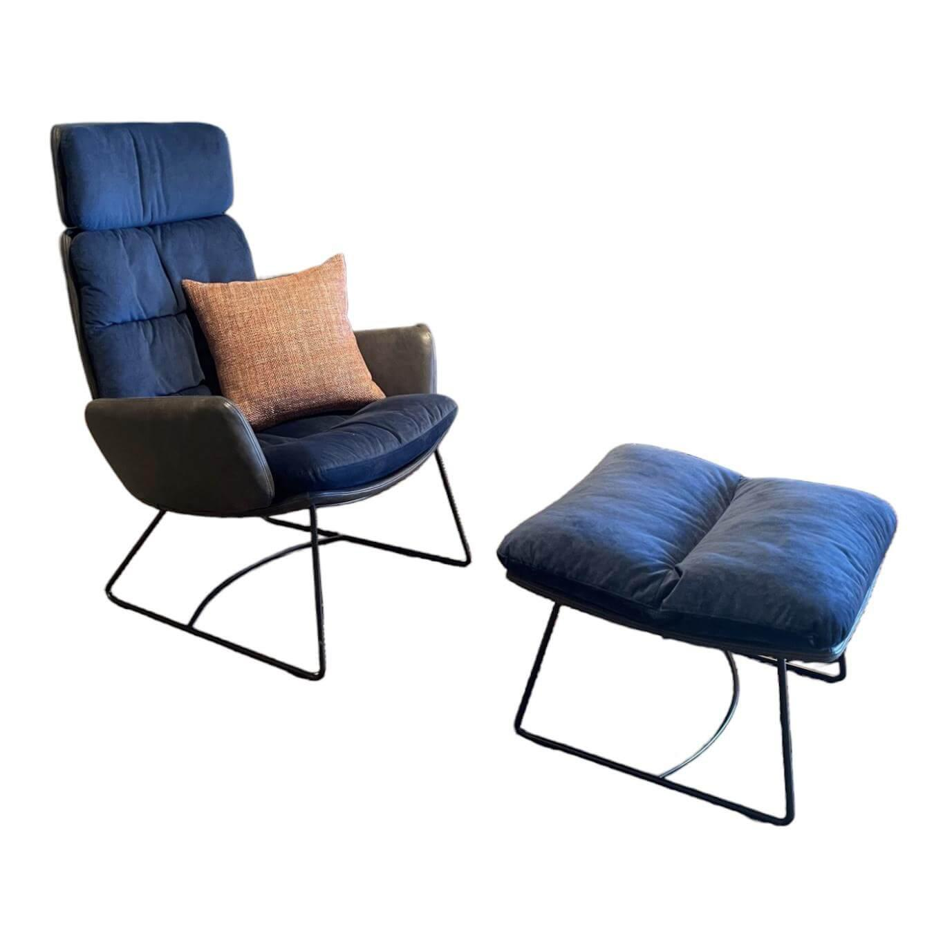 Sessel Arva Lounge Stoff Seven Navy 49 Blau Rücken Leder mit Ottoman