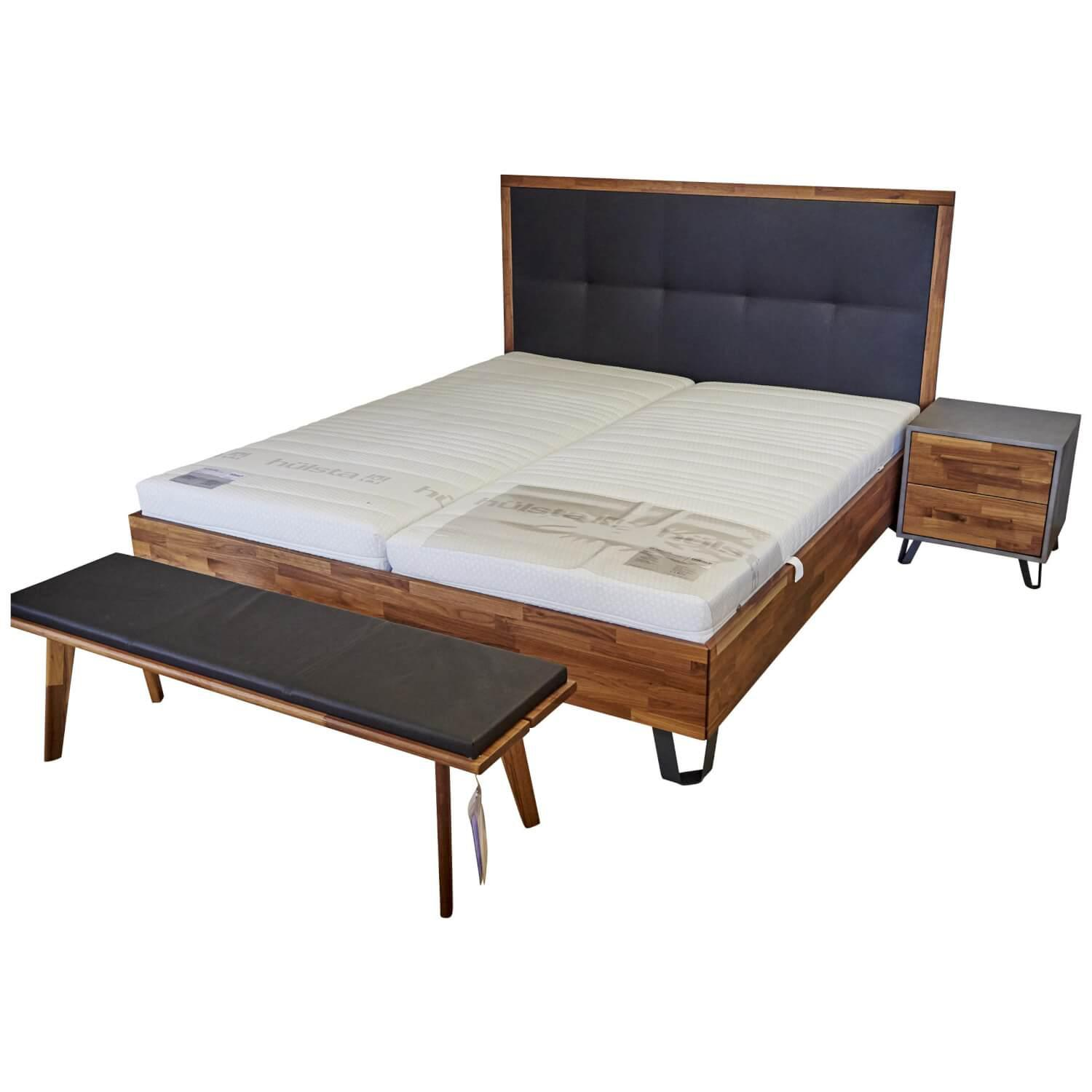 Doppelbett Fine-Line Moderno in Nussbaum Massiv Geölt mit Sitzbank Und 2 Nachtti…