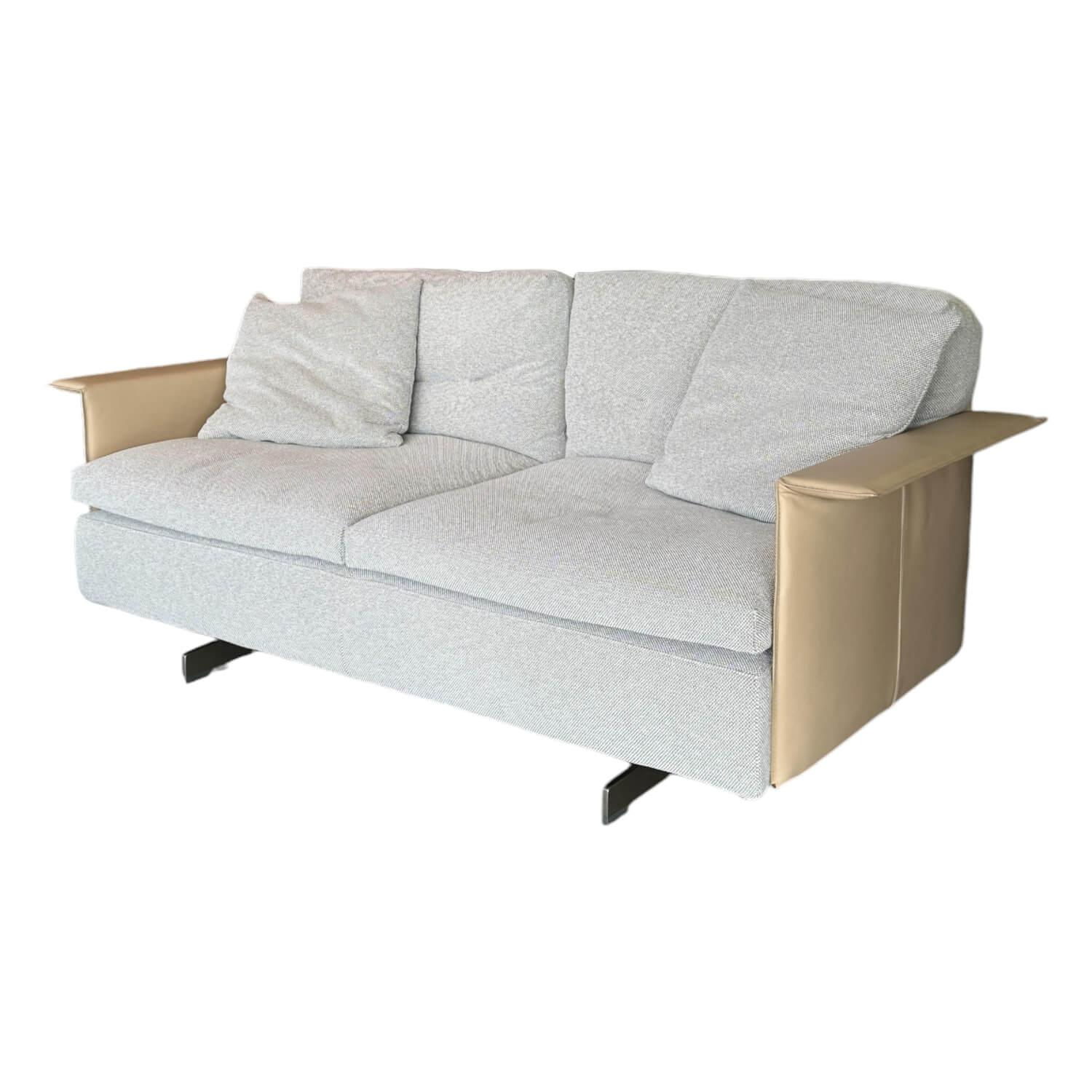 Sofa Zweisitzer Grantorino Stoff Col. Tess Bouce Sabbia Grau Leder Saddle Beige