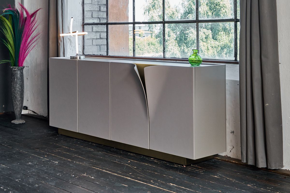 KAWOLA Sideboard EMMA Kunstleder grau Fuß Edelstahl messingfarben