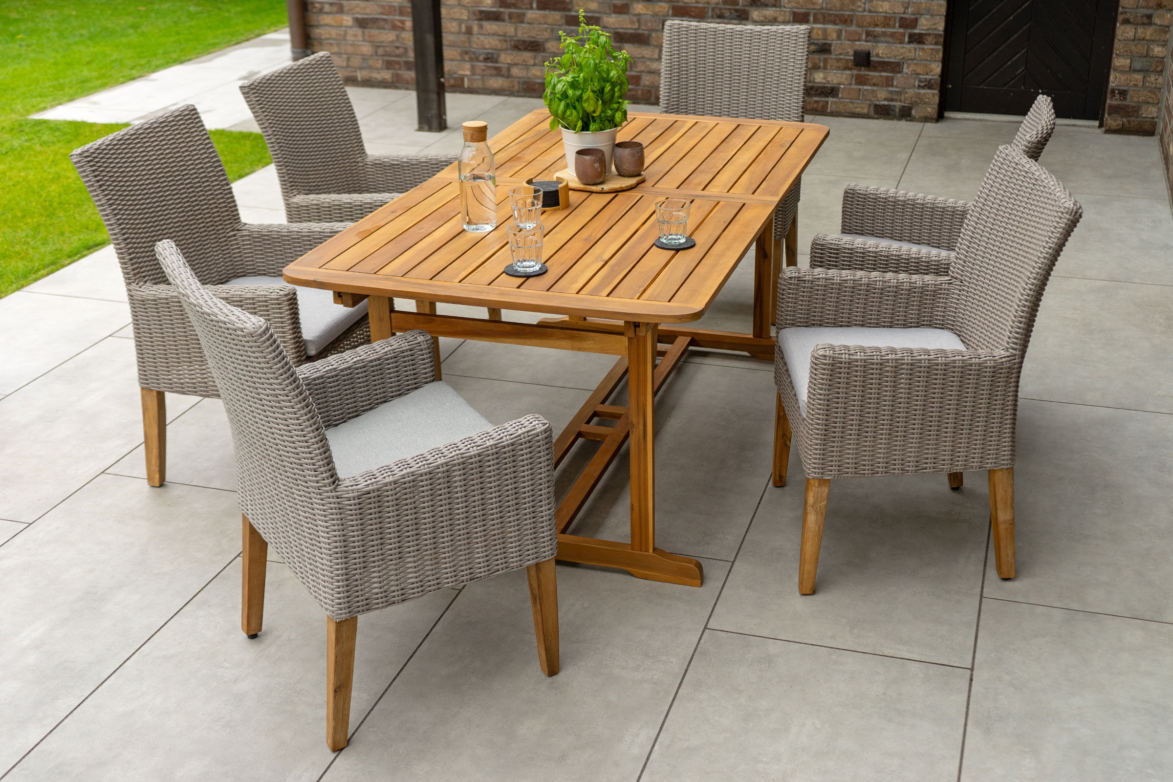 PLOß Mulu Gartenessgruppe, grau/natur, FSC-Akazienholz/Polyrattan/Alu, Ausziehtisch 180/240 x 100 cm, 6 Landhaussessel