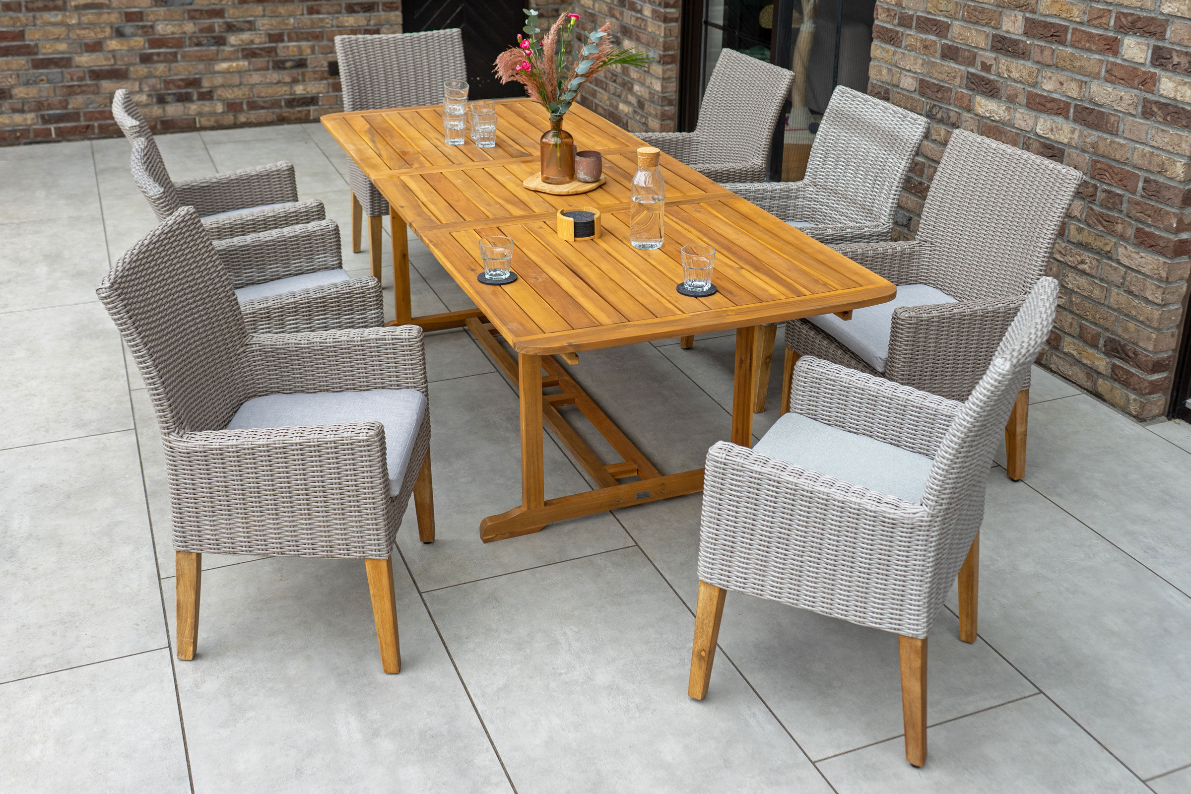 PLOß Mulu Gartenessgruppe, grau/natur, FSC-Akazienholz/Polyrattan/Alu, Ausziehtisch 180/240 x 100 cm, 8 Landhaussessel