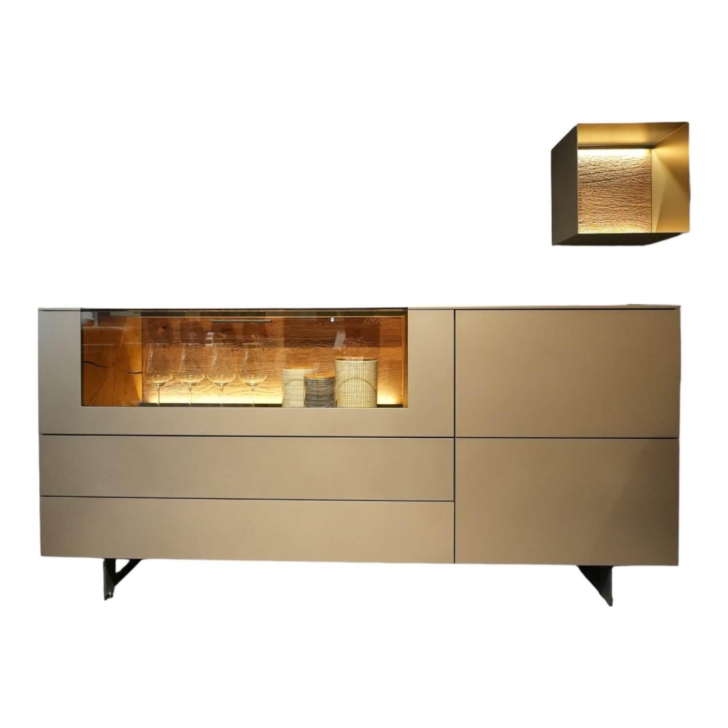 Sideboard 418T Vara Kerneiche Umato Sägerau Gebürstet Titan Grau  Mit Vitrine 96…