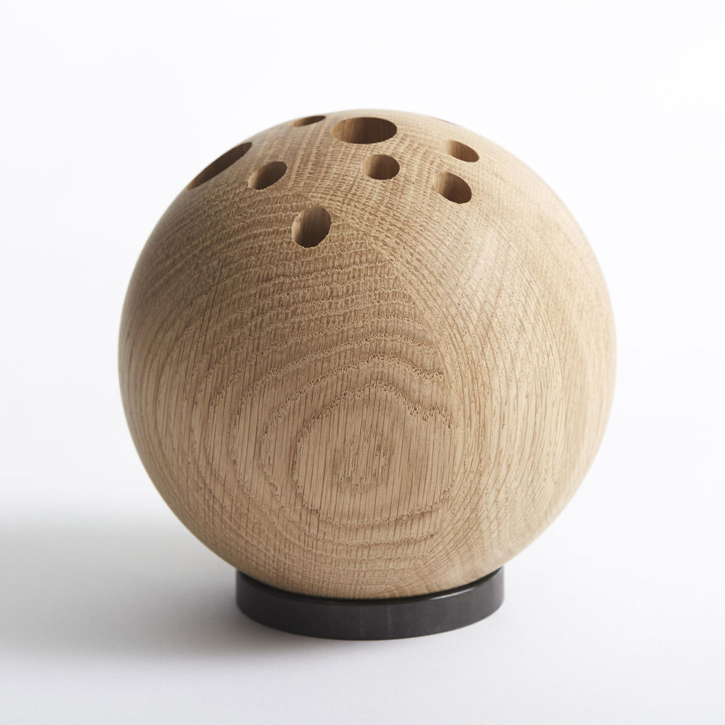 The Oak Men – Lebowski – runde Design Vase aus Eichenholz in 2 Größen