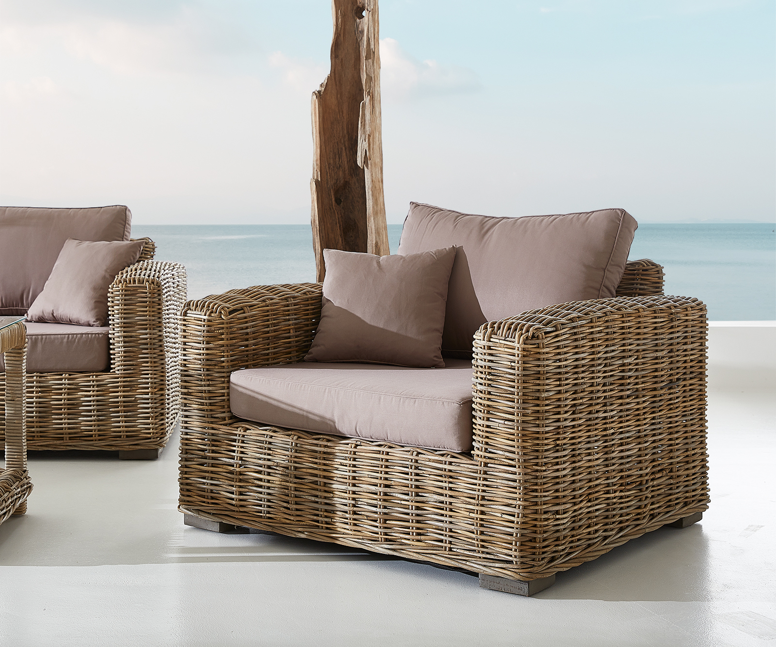 DELIFE Loungesessel Nizza 103×95 cm aus Rattan grau mit Kissen braun, Loungemöbel