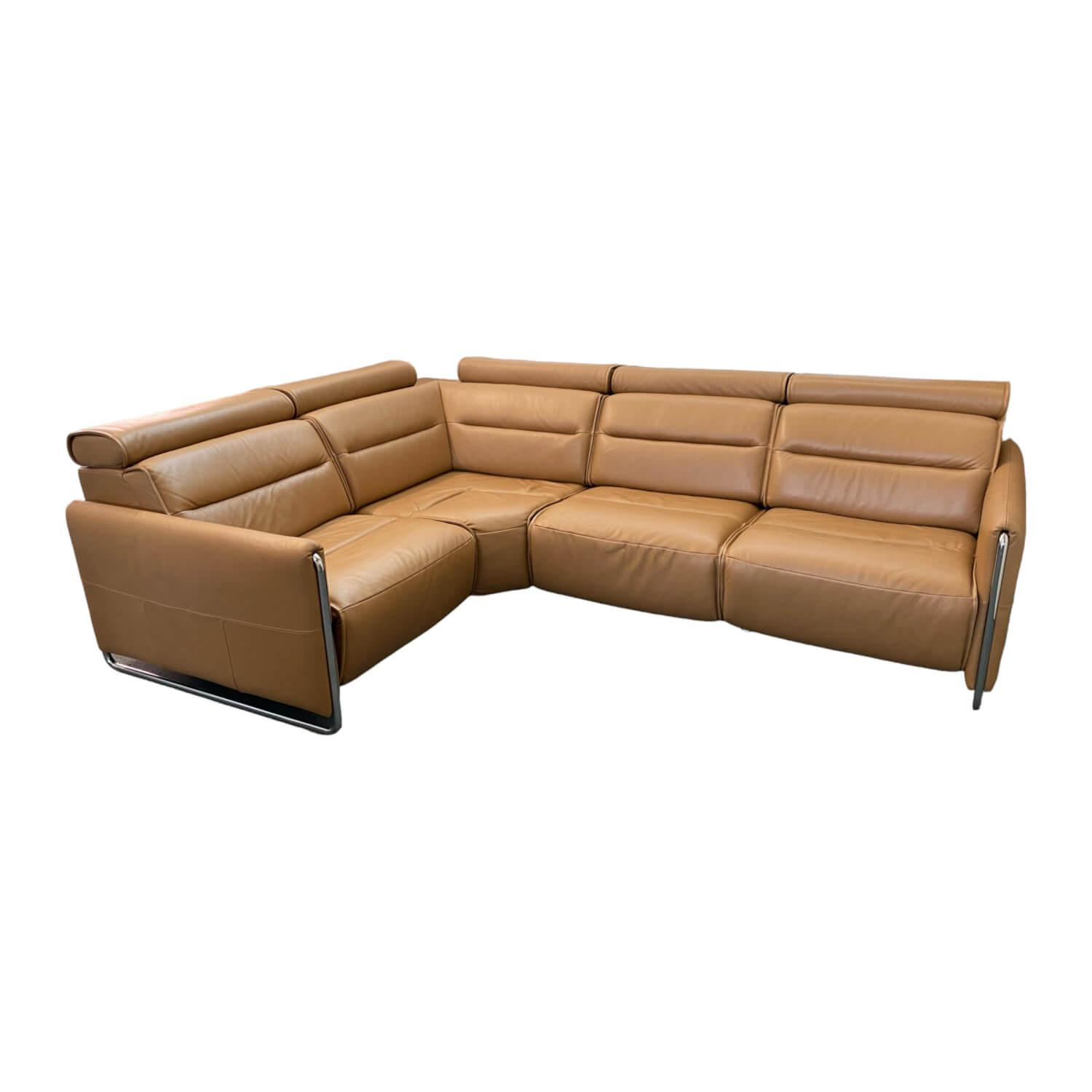 Ecksofa Modell Emily iLeder Cori Farbe Caramel Metall Armlehne Chrom mit Power F…