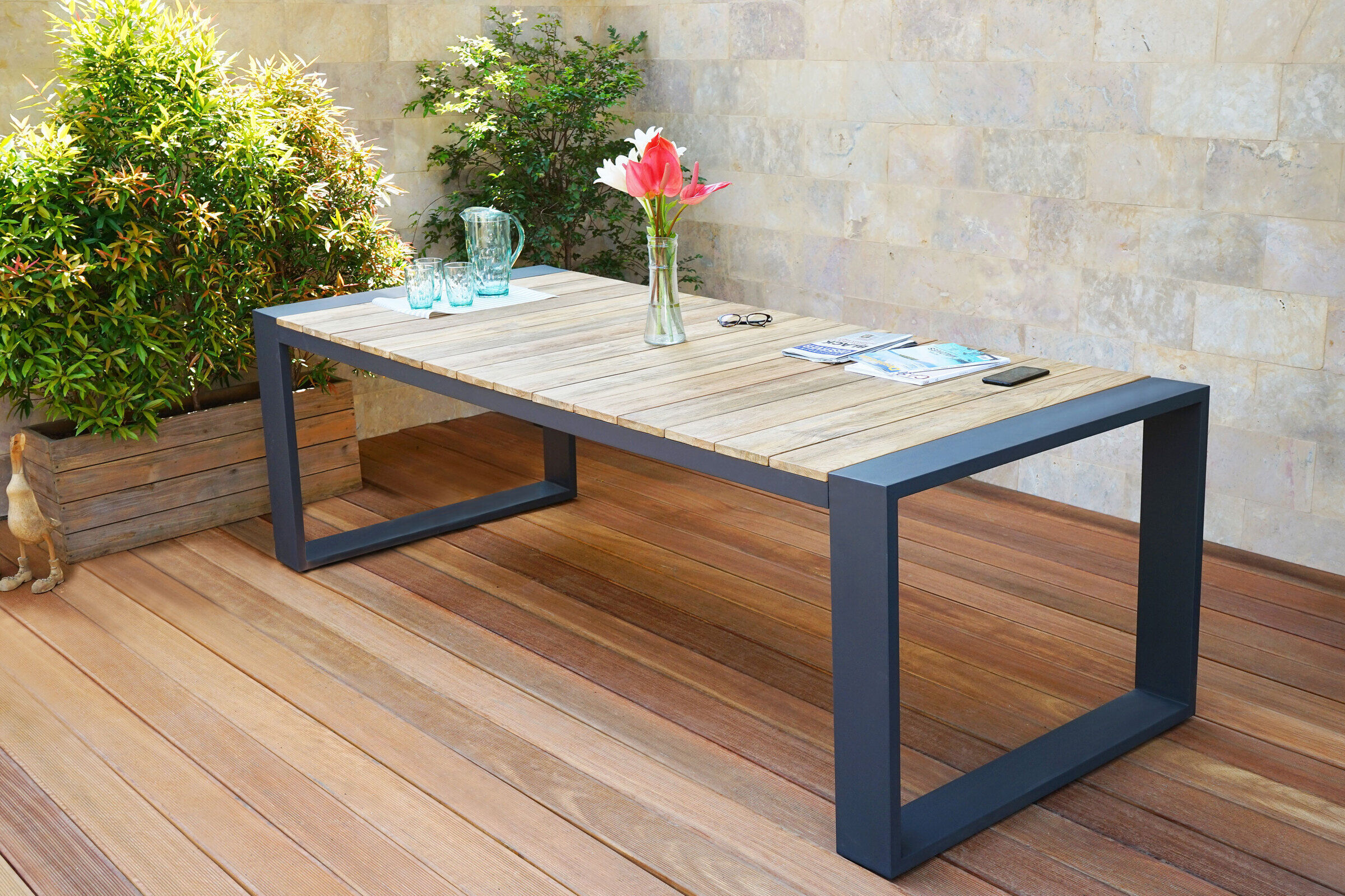 B-Ware: OUTFLEXX Kona Esstisch, dark grey/natur, Alu/recycled FSC®-Teak, 240x100x76cm, rustikal gebürstet, U-Gestell