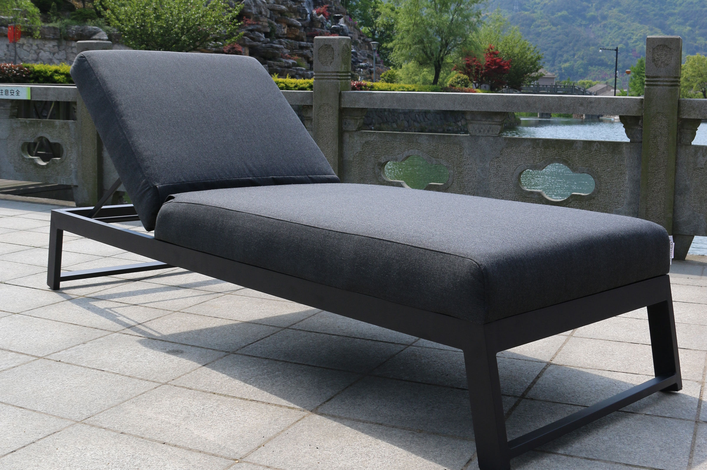 B-Ware: OUTFLEXX Allure Sonnenliege, sooty, Alu/Sunbrella, 209 x 72 x 44,5 cm, verstellbare Kopfstütze