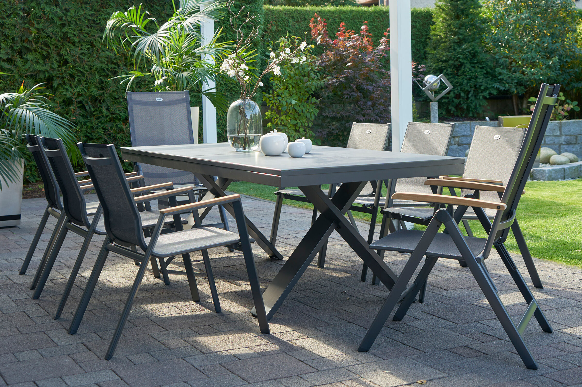 HARTMAN Sondermodell Xanadu / Aruba Set, xerix/anthrazit, Alu/Glaskeramik, 6 Stapelsessel, 2 Multipositionssessel, 220/280x100cm