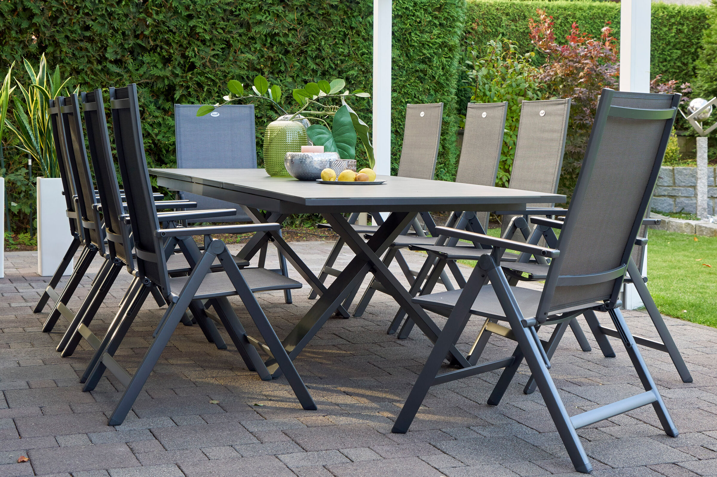 HARTMAN Sondermodell Xanadu / Aruba Garten-Essgruppe, xerix/anthrazit, Alu/Glaskeramik, 10 Multipositionssessel, 220/280x100cm