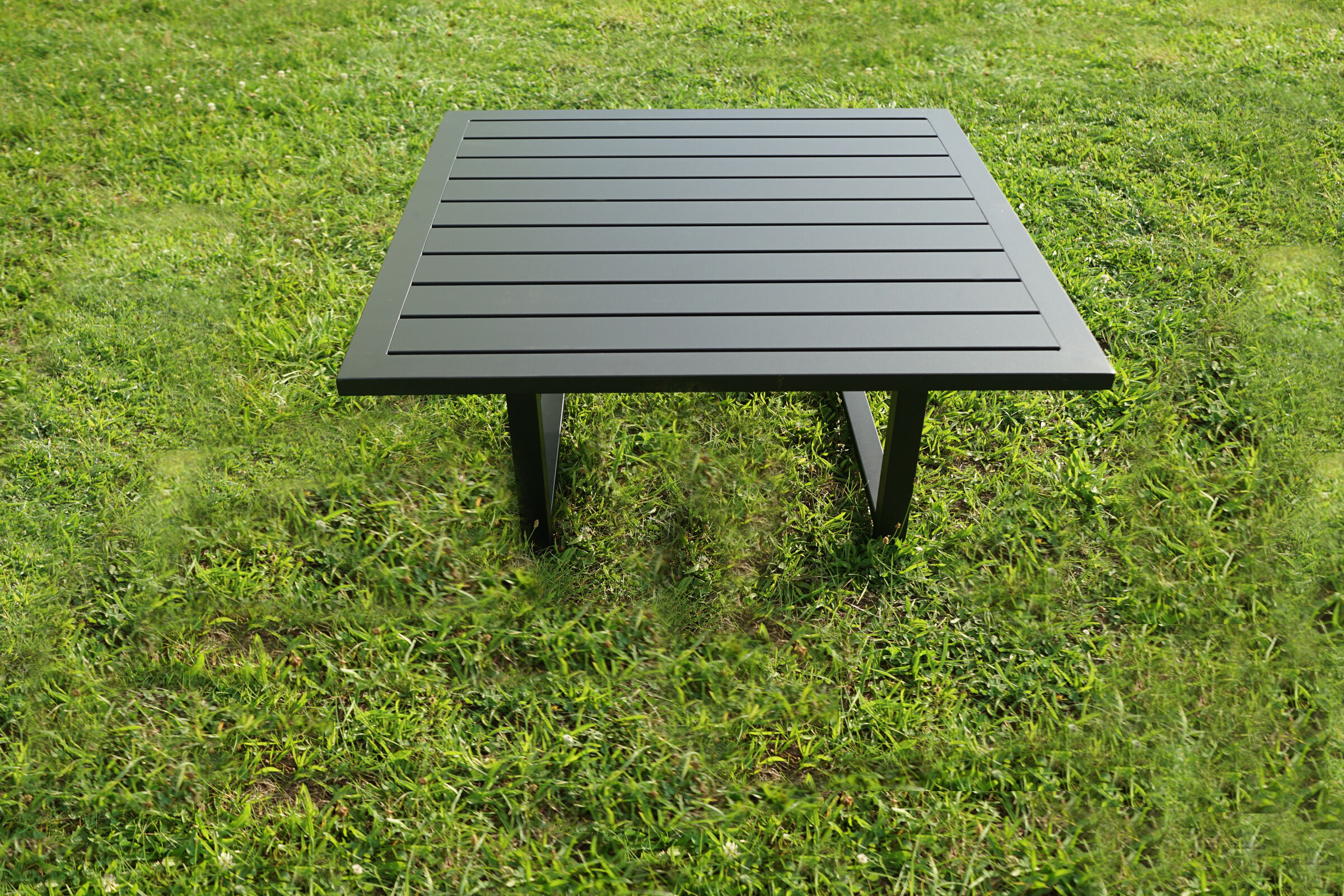 OUTFLEXX Loungetisch, anthrazit, Aluminium, 90 x 90 cm, kratzfest, pulverbeschichtet, witterungsbeständig, für Garten und Terrasse