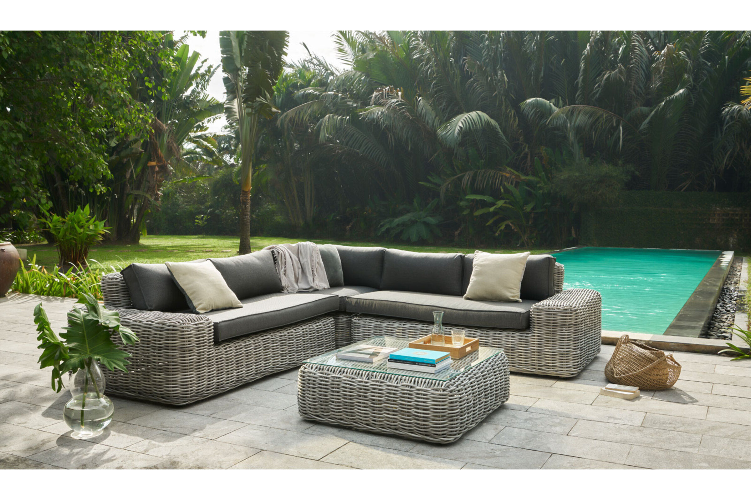 OUTFLEXX Ecklounge, white faded grey, Polyrattan, 6 Personen, inkl. Tisch/Hocker 90 x 90 cm und Polster aus Olefin in anthrazit