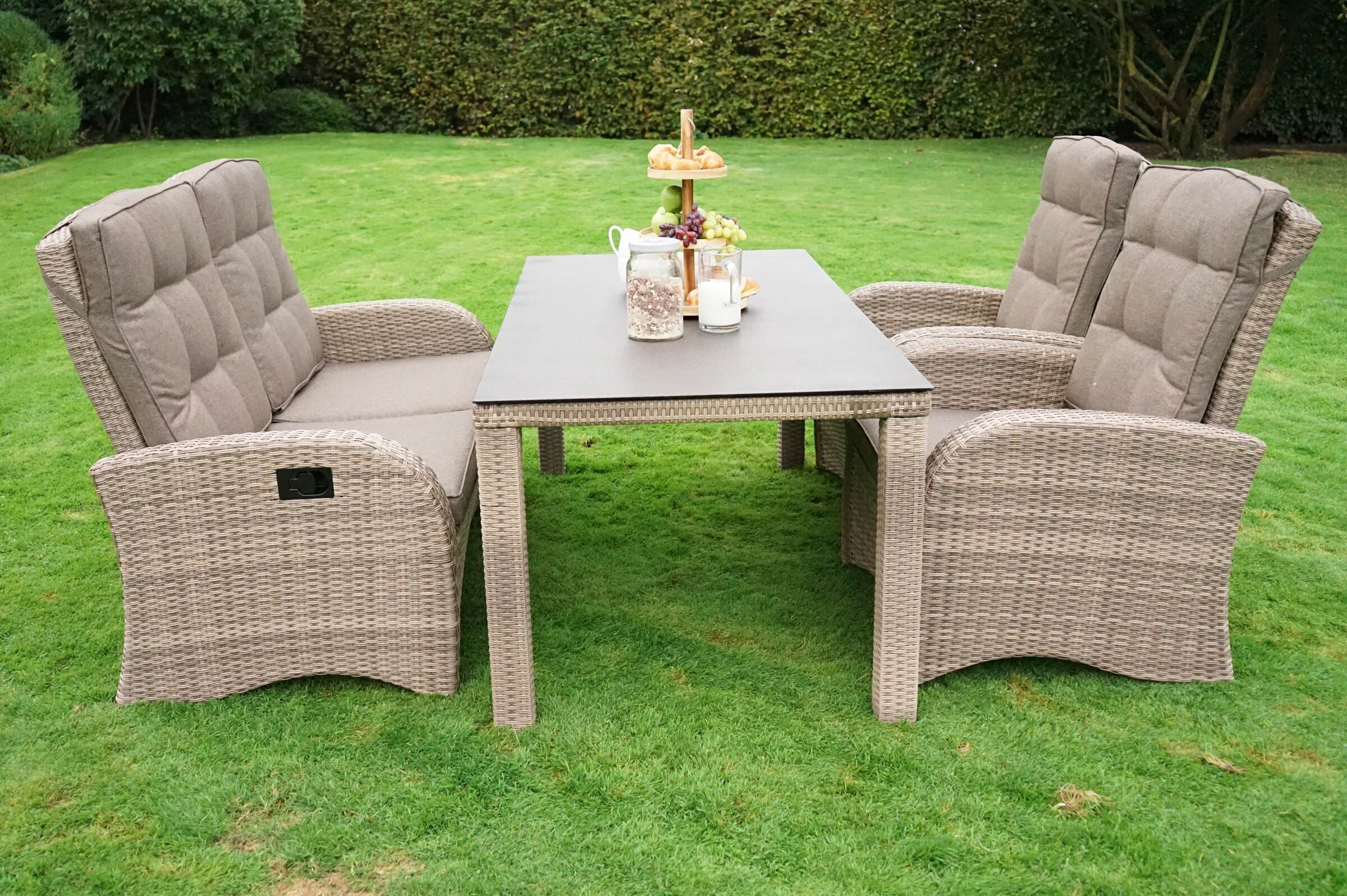 Ploß Rabida Comfort Garten-Essgruppe, champagner-meliert, Polyrattan, Tisch 180 x 110 cm, 2-Sitzer + 2 Sessel