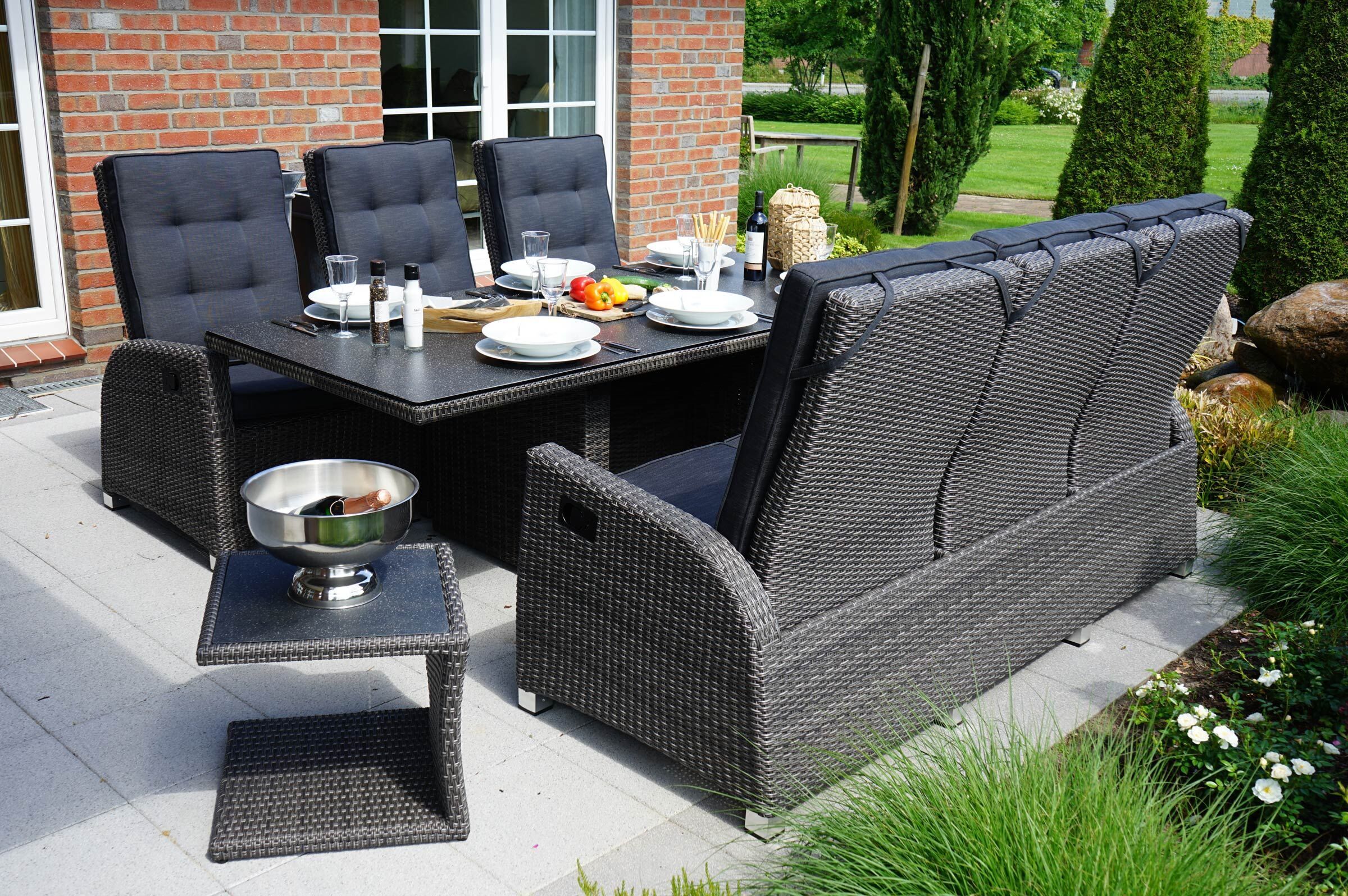 Ploß Rocking Comfort Garten-Essgruppe, grau/braun-meliert, Polyrattan, Tisch 220 x 100 cm, 3 Loungesessel+3-Sitzer