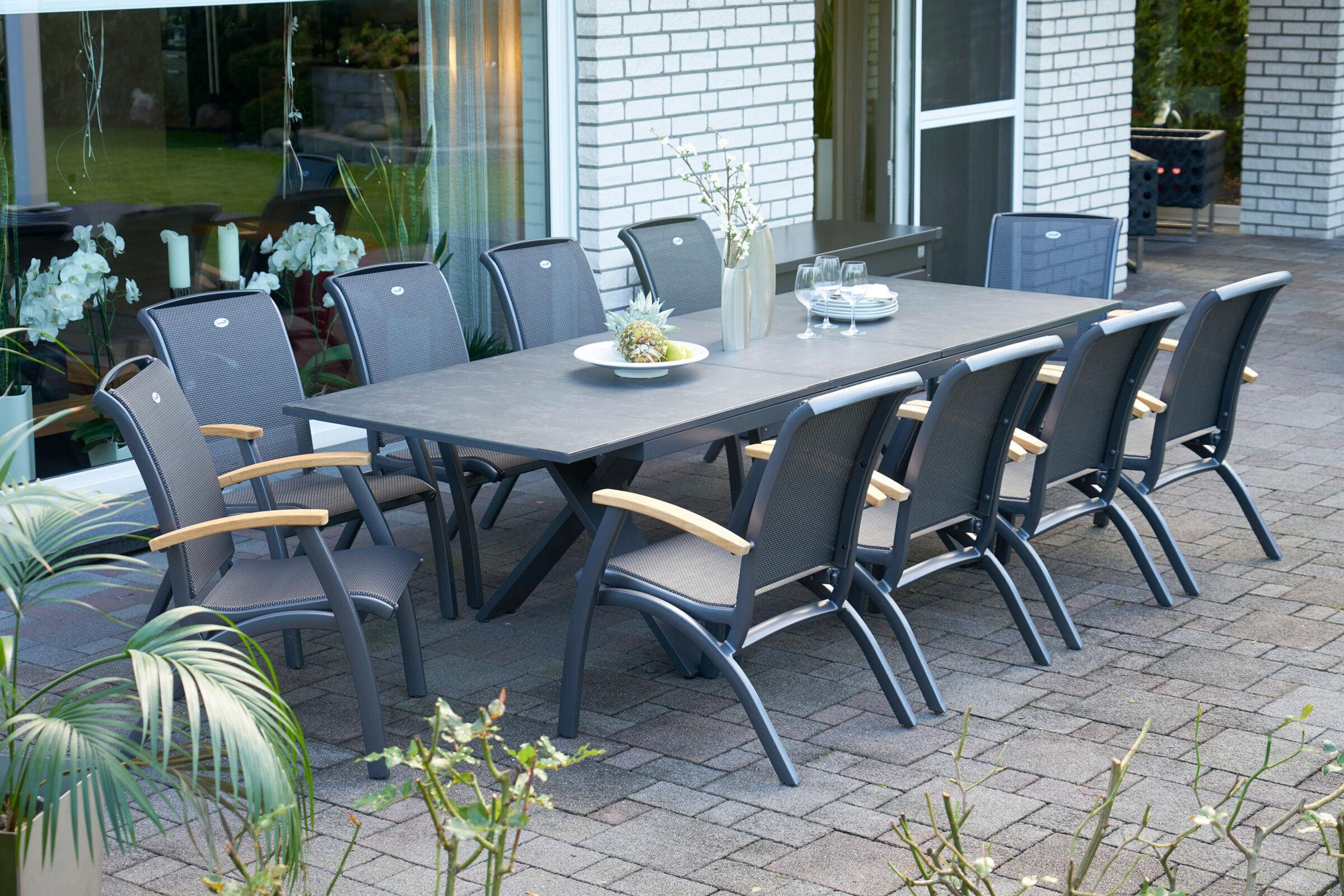 HARTMAN Sondermodell Xanadu / Da Vinci Garten-Essgruppe, xerix/anthrazit, Alu/Glaskeramik, 10 Diningsessel, 220/280x100cm