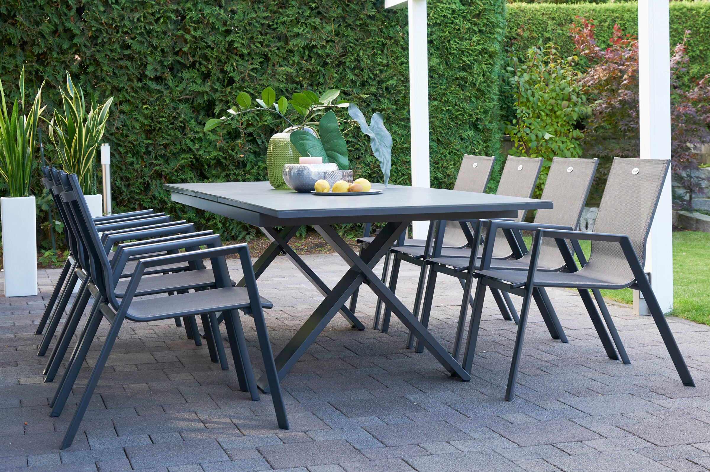 HARTMAN Sondermodell Xanadu / Aruba Garten-Essgruppe, xerix/anthrazit, Alu/Glaskeramik, 8 Stapelsessel, 220/280x100cm