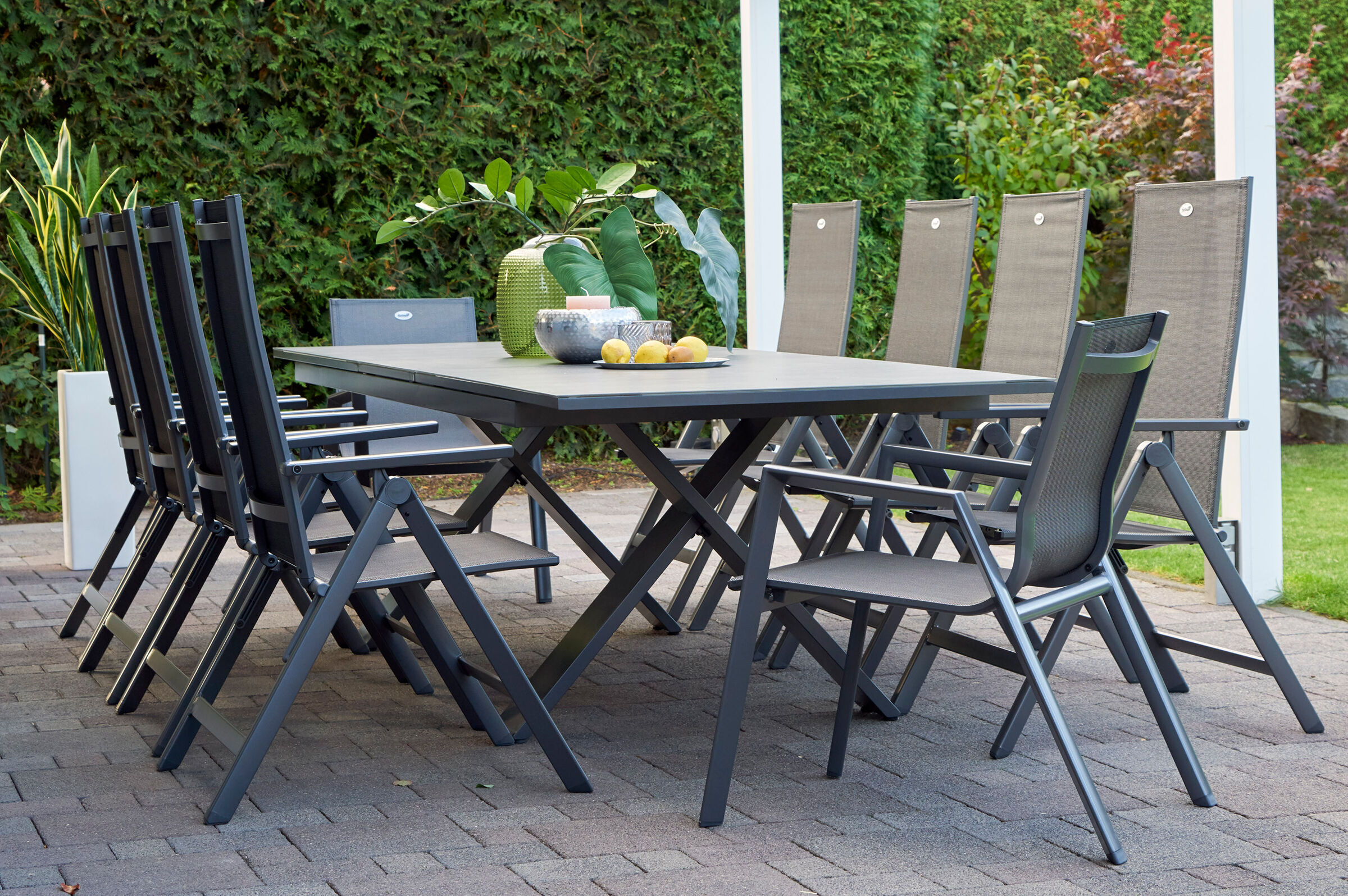 HARTMAN Sondermodell Xanadu / Aruba Garten-Essgruppe, xerix/anthrazit, Alu/Glaskeramik, 2 Stapelsessel, 8 Multipositionssessel, 220/280x100cm