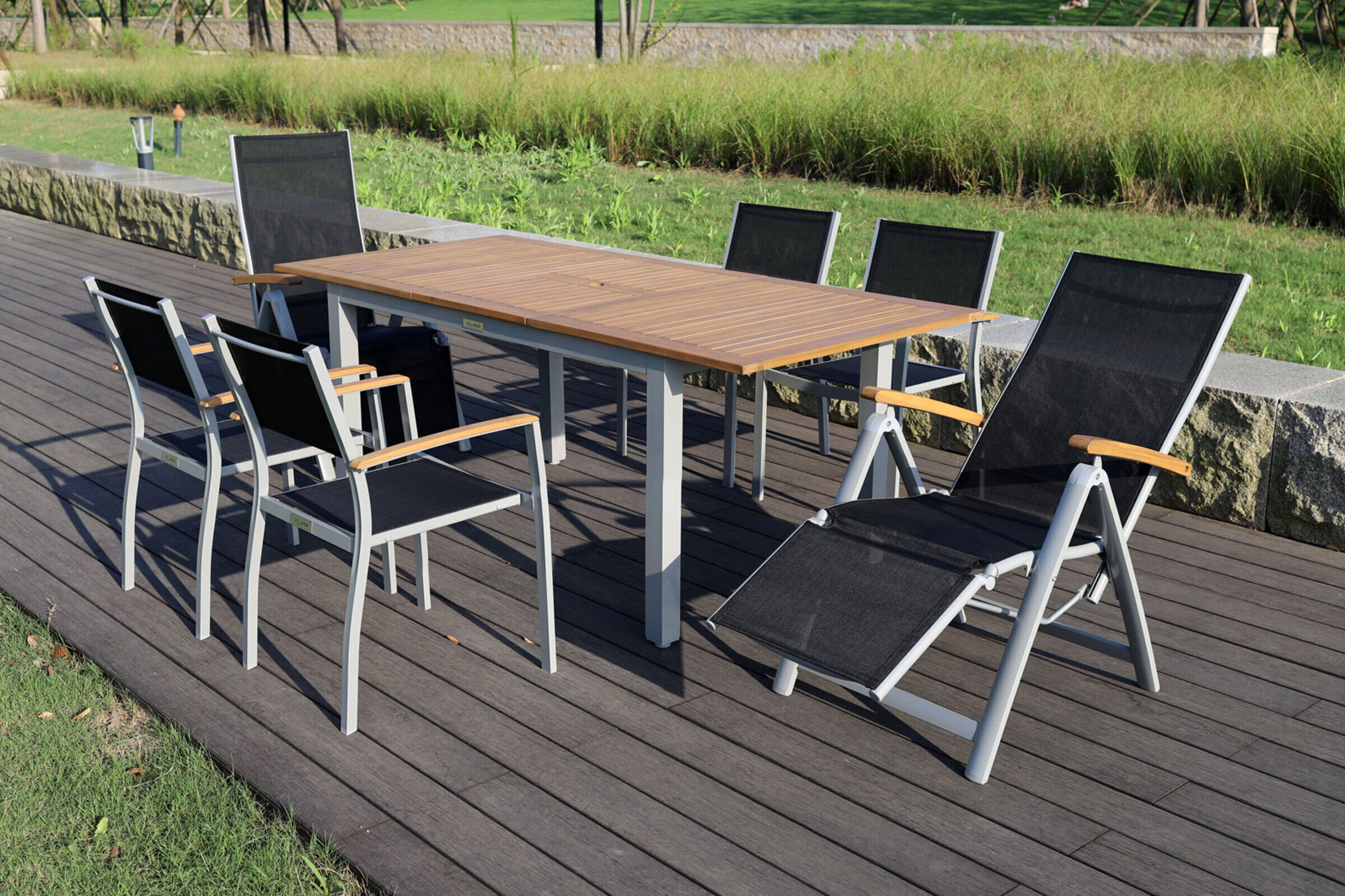 VILLANA Garten-Essgruppe, silber/schwarz, Alu/FSC-Akazie, Ausziehtisch 150/200 x 90 cm, 2 Relaxsessel, 4 Stapelsessel