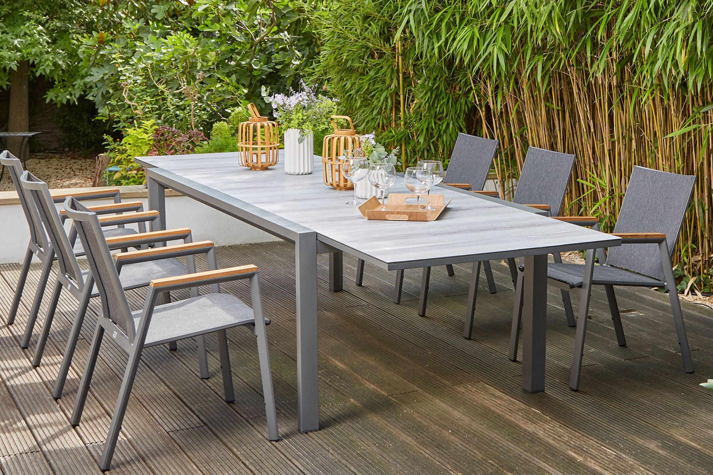 SIENA GARDEN Gomera II/Kingston Garten-Essgruppe, matt graphit/grau/wood look, Alu/Teak/Keramik/Texfabric, Tisch 220/340×108 cm, 6 Stapelsessel