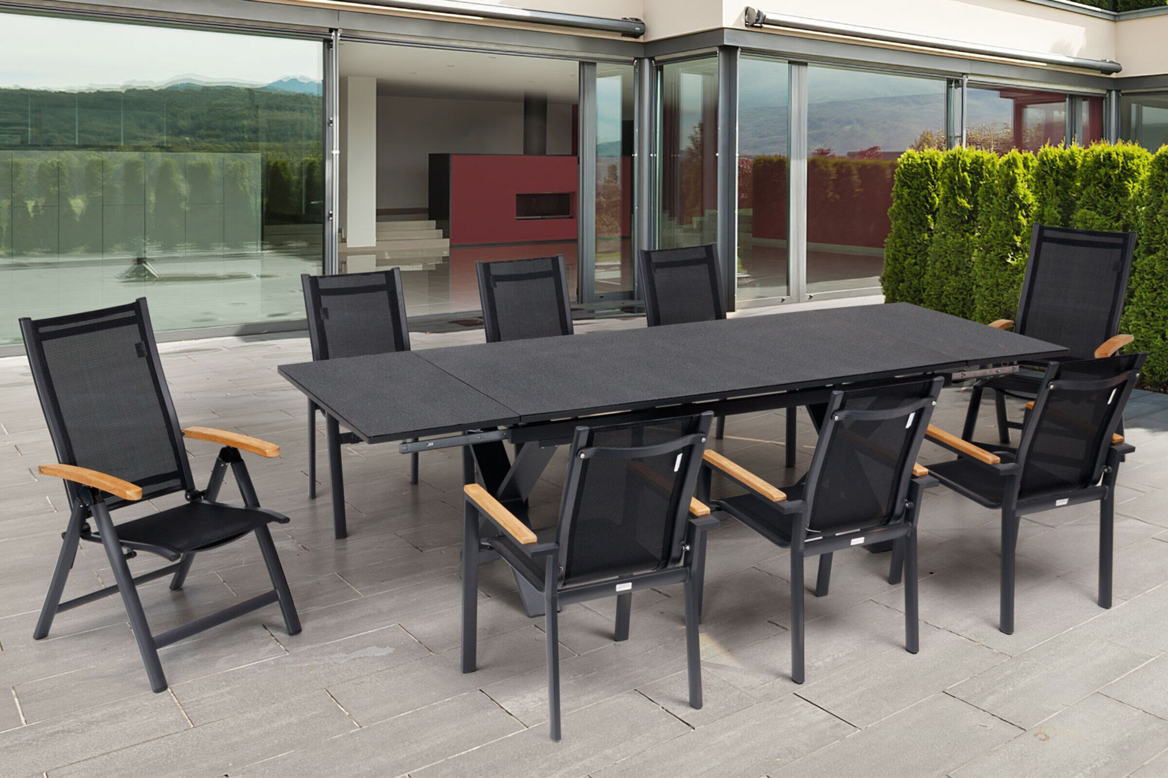 OUTFLEXX Garten-Essgruppe, OUTFLEXX® anthrazit matt, Alu / Spraystone / Teak, Tisch 180/280 x 100 cm, 6 Stapelsessel, 2 Multipositionssessel