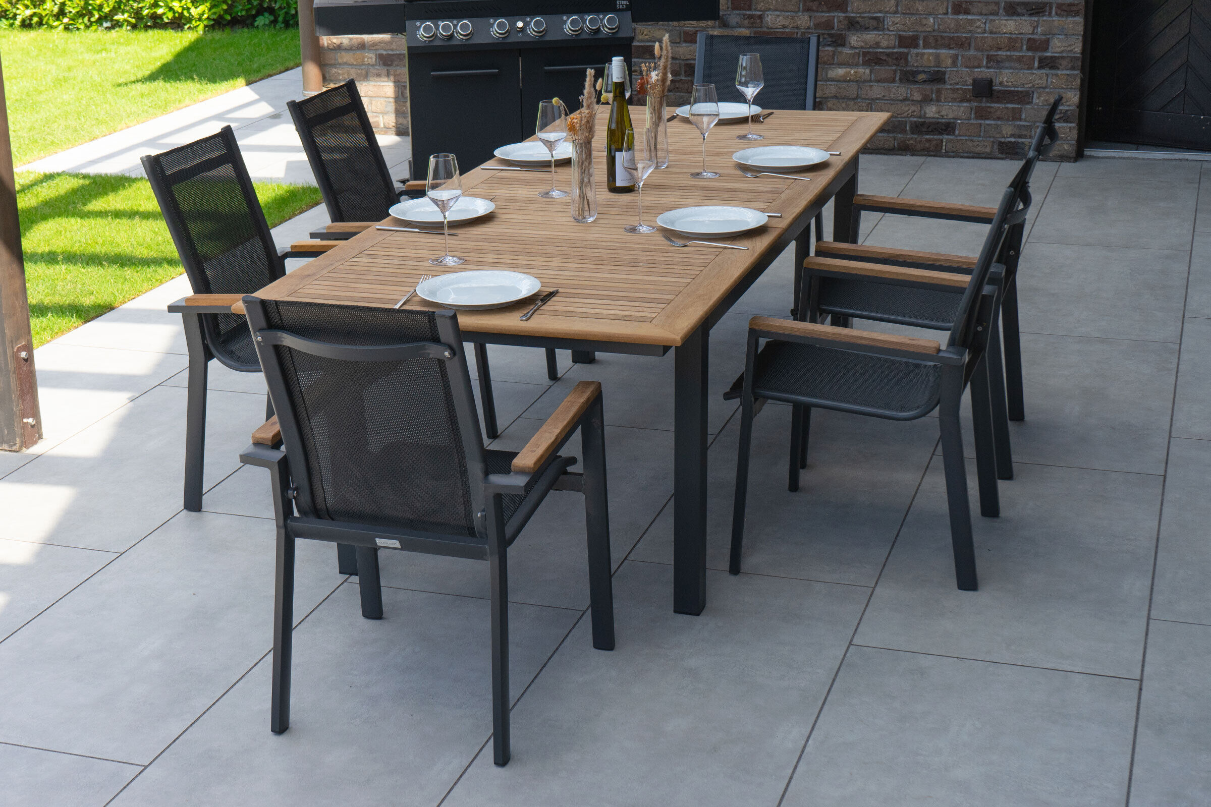 OUTFLEXX Garten-Essgruppe, OUTFLEXX® anthrazit matt, Alu / Teak / Textil, Tisch 180/240x100cm, 6 Stapelsessel