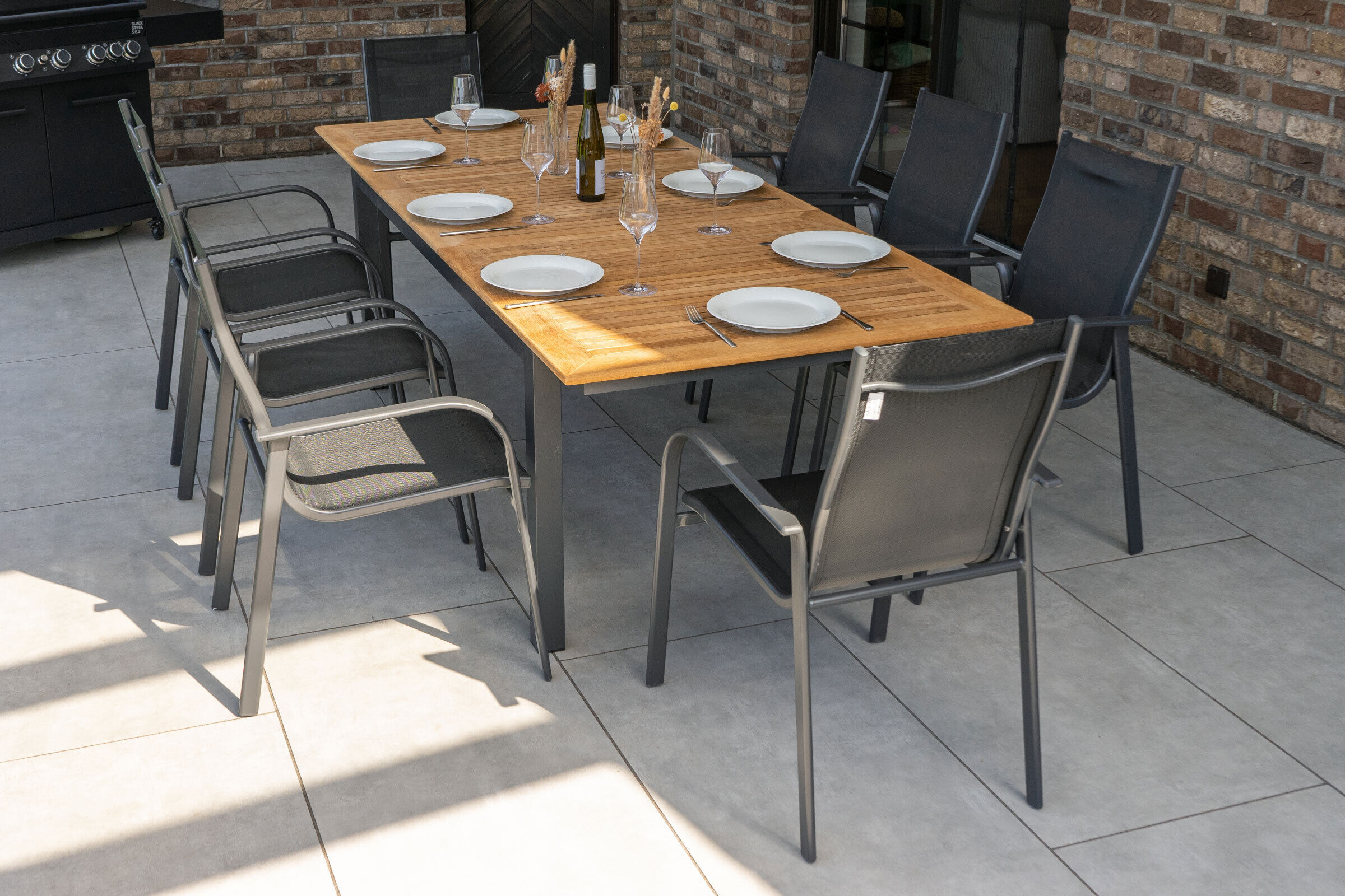 OUTFLEXX Garten-Essgruppe, OUTFLEXX® anthrazit matt, Alu / Teak / Textil, Tisch 180/240x100cm, 8 Sessel, stapelbar