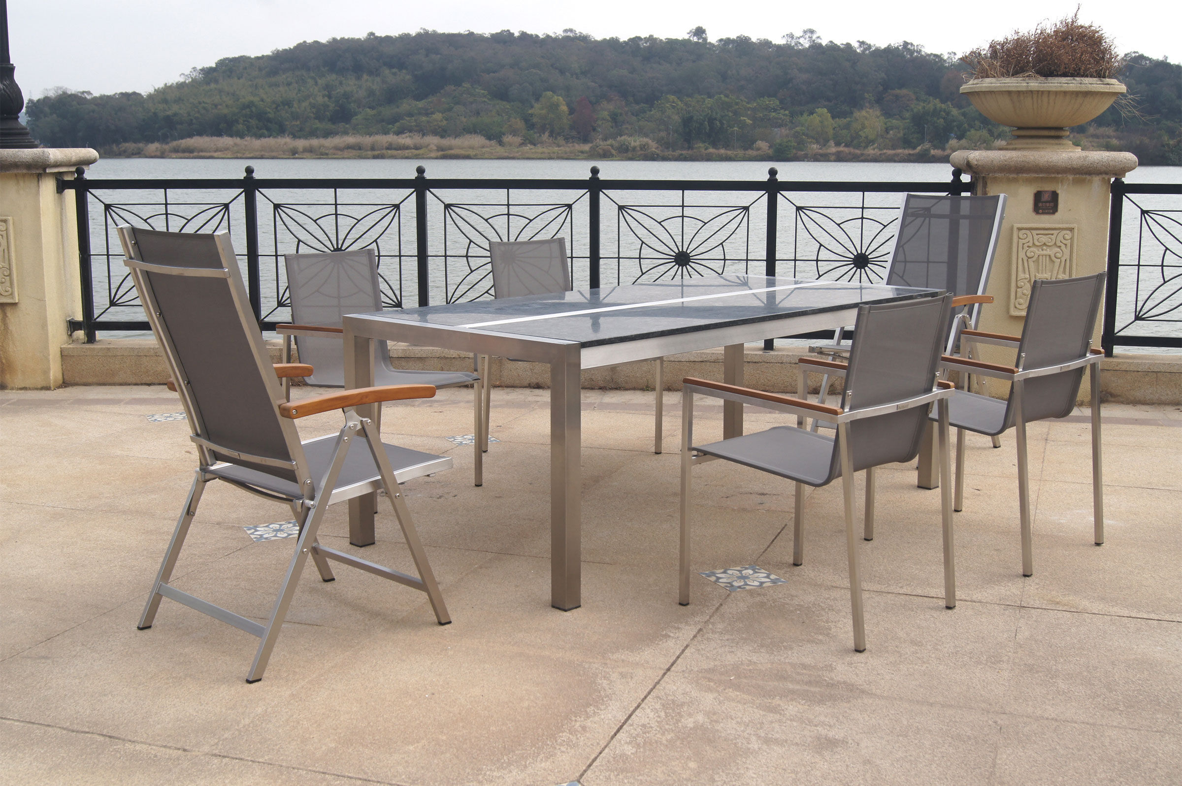 OUTFLEXX Garten-Essgruppe, silber/taupe, Edelstahl/Granit/Textil, 200×100 cm, 4 Stapelsessel, 2 Multipositionssessel, Armlehnen aus FSC-Teak