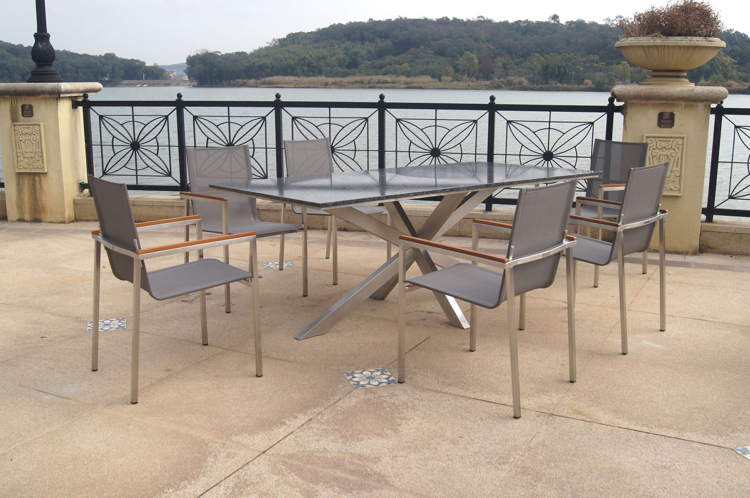 OUTFLEXX Garten-Essgruppe, silber/taupe, Edelstahl/Granit/Textil, 200×100 cm, 6 Stapelsessel, Armlehnen aus FSC-Teak