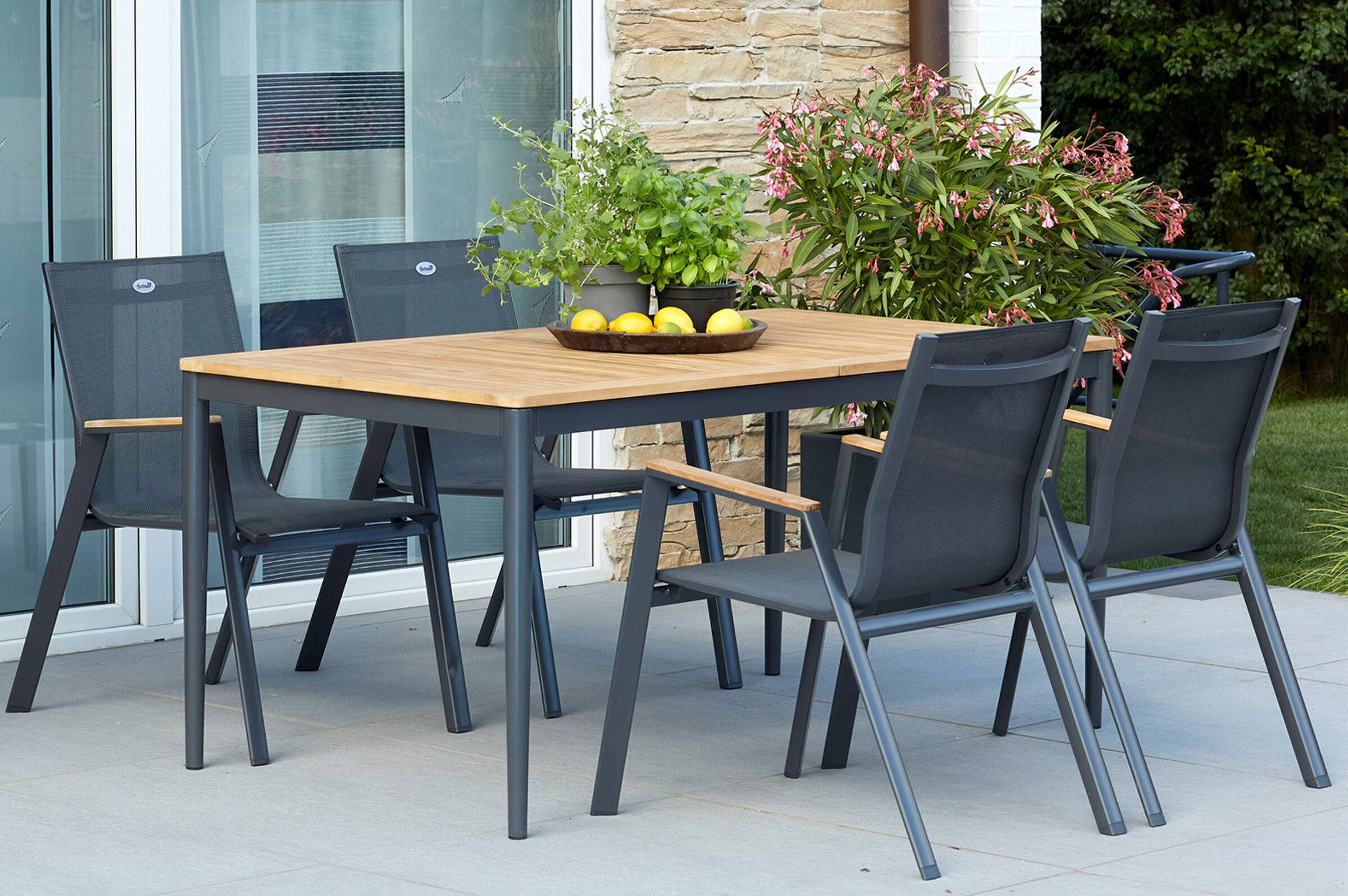 HARTMAN Silencio / Aruba Garten-Essgruppe, xerix/natur, Alu/Teak, 8 Dining Sessel, 160/220x90cm, FSC-Teak Armlehnen