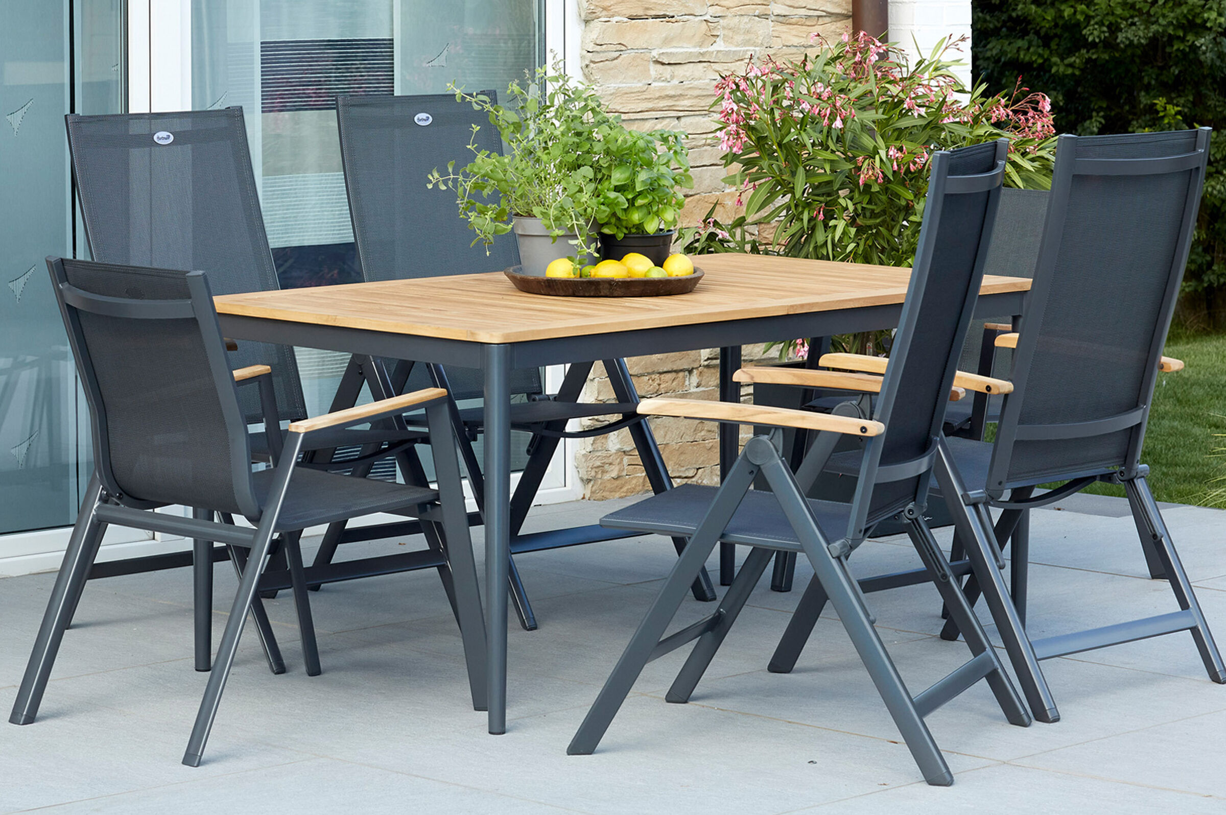 HARTMAN Silencio / Aruba Garten-Essgruppe, xerix/natur, Alu/Teak, 2 Dining Sessel, 4 Multipositionssessel, 160/220x90cm, FSC-Teak Armlehnen