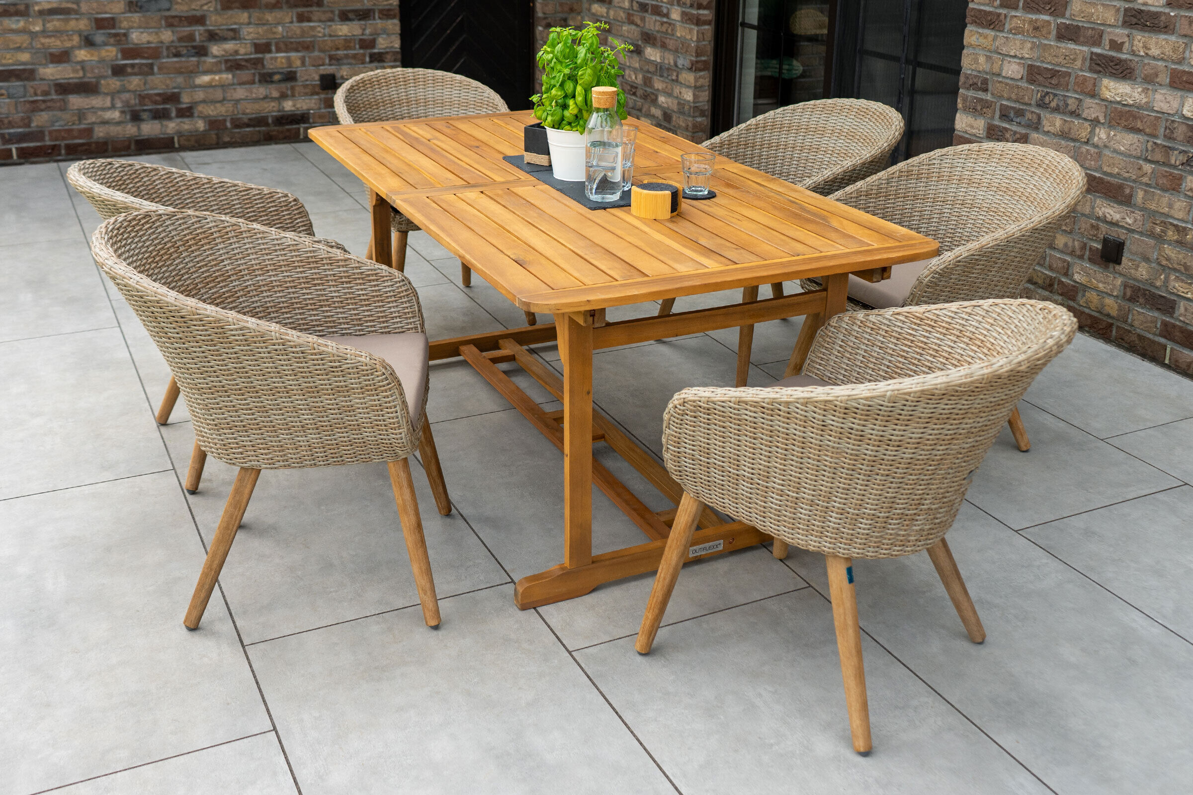 PLOß Borneo Garten-Essgruppe, beige/natur, FSC-Akazienholz/Polyrattan, Ausziehbar, 180/240 x 100 cm, 6 Stühle 65 x 60 cm, Polster Inklusive